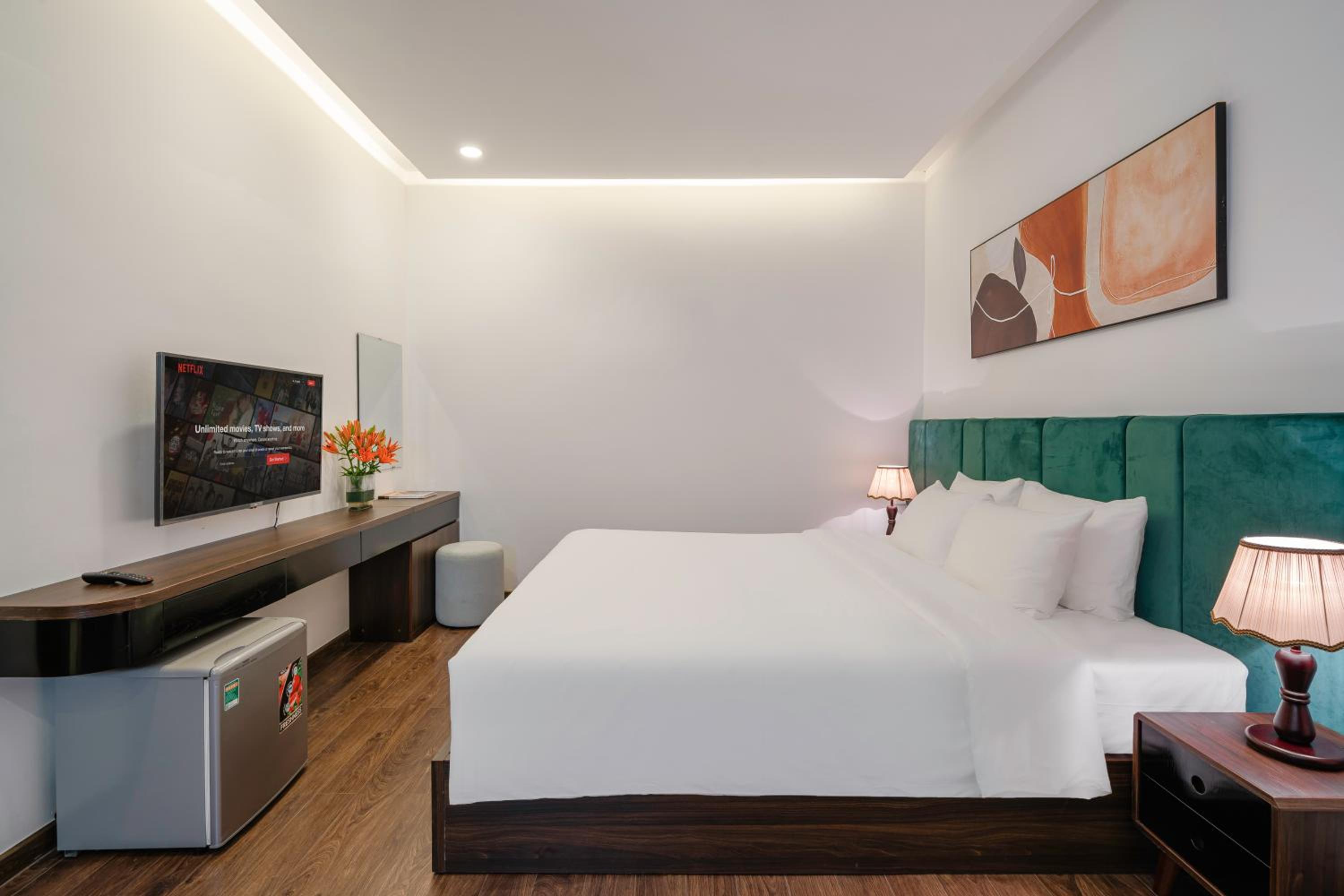 One-Bedroom Suite - Photo 13