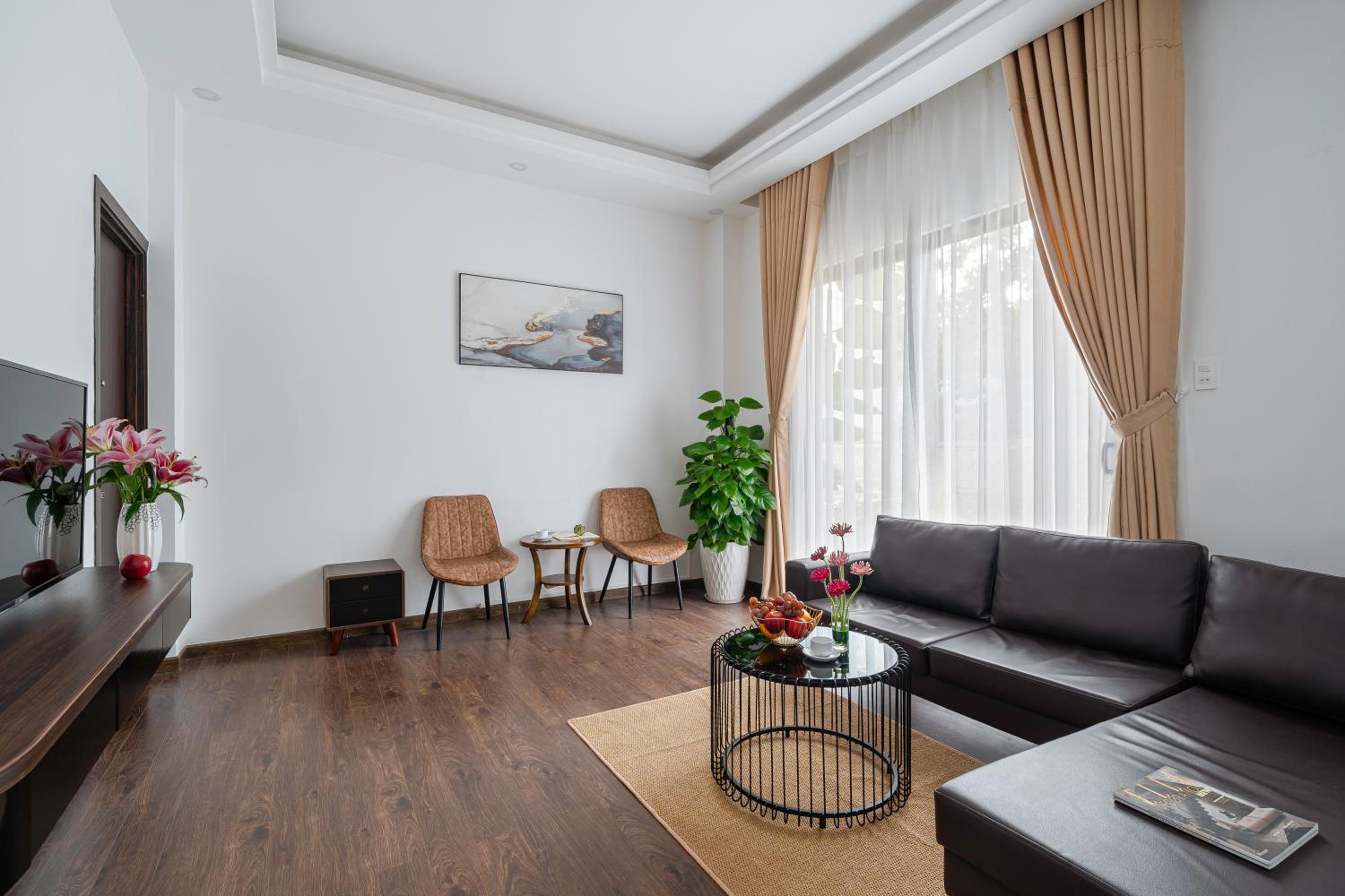 One-Bedroom Suite - Photo 4