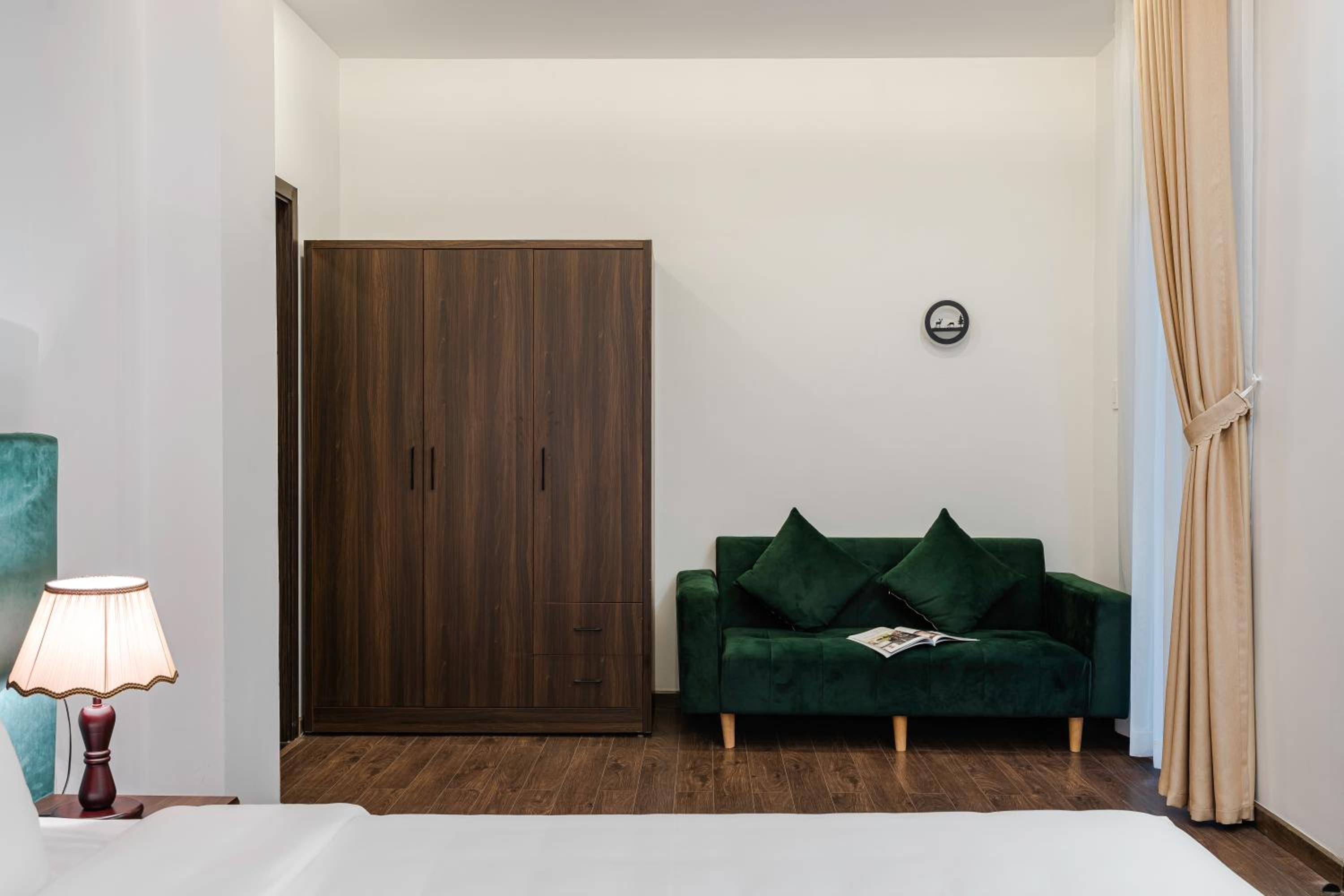 One-Bedroom Suite - Photo 2