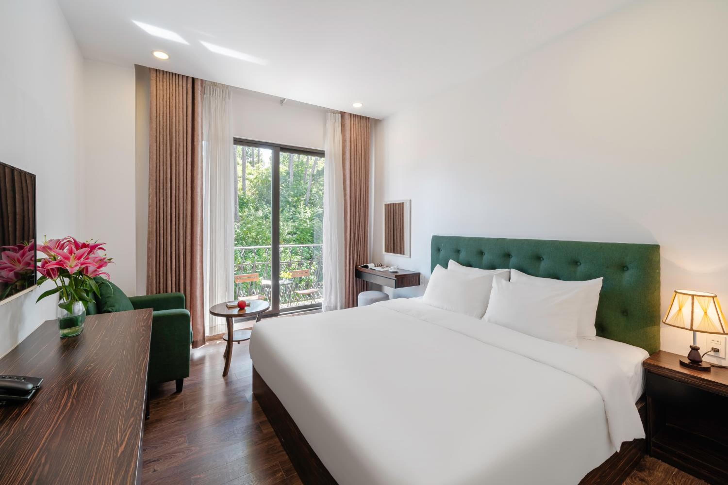 King Room with Balcony photo 1