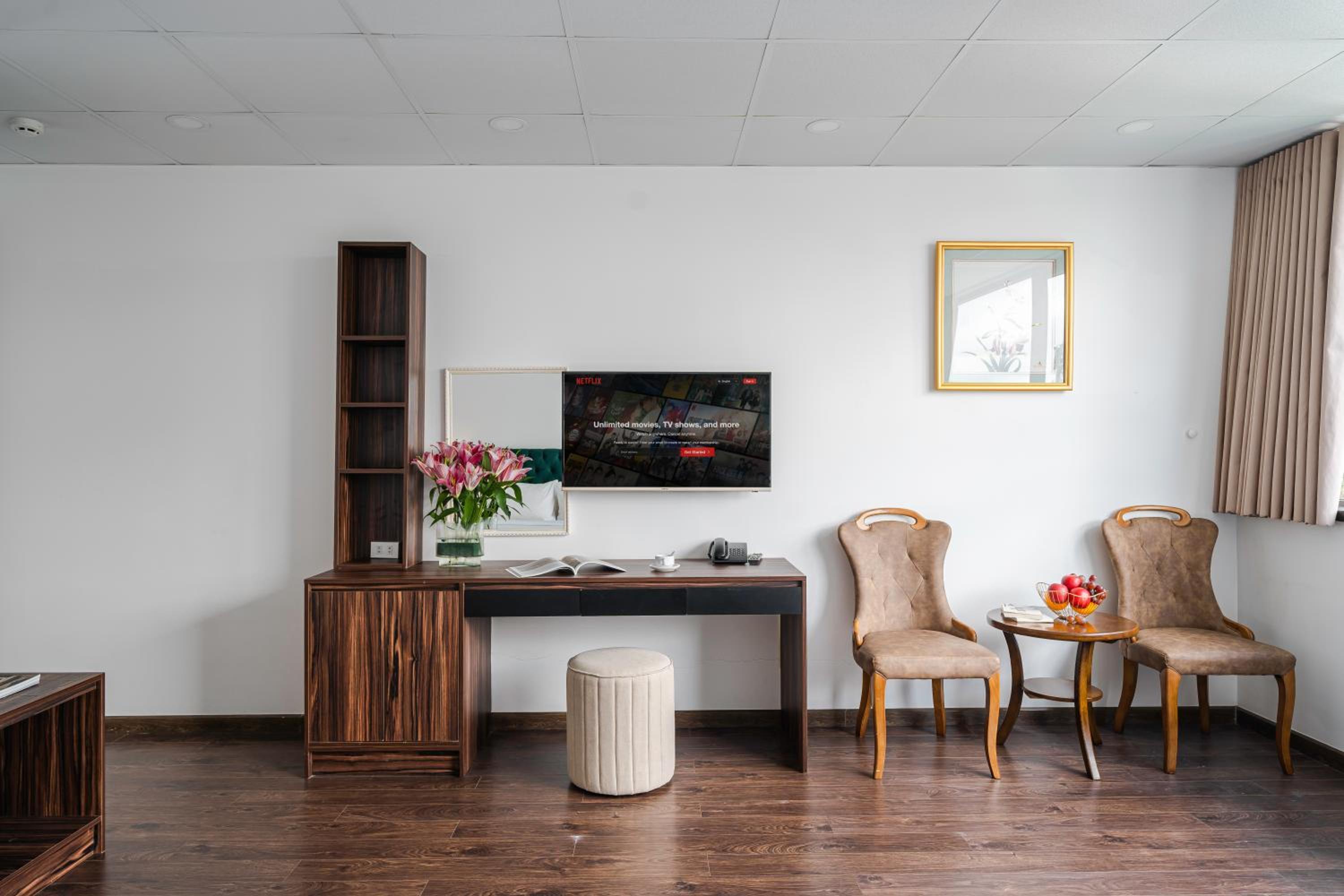Superior Family Room - Photo 4