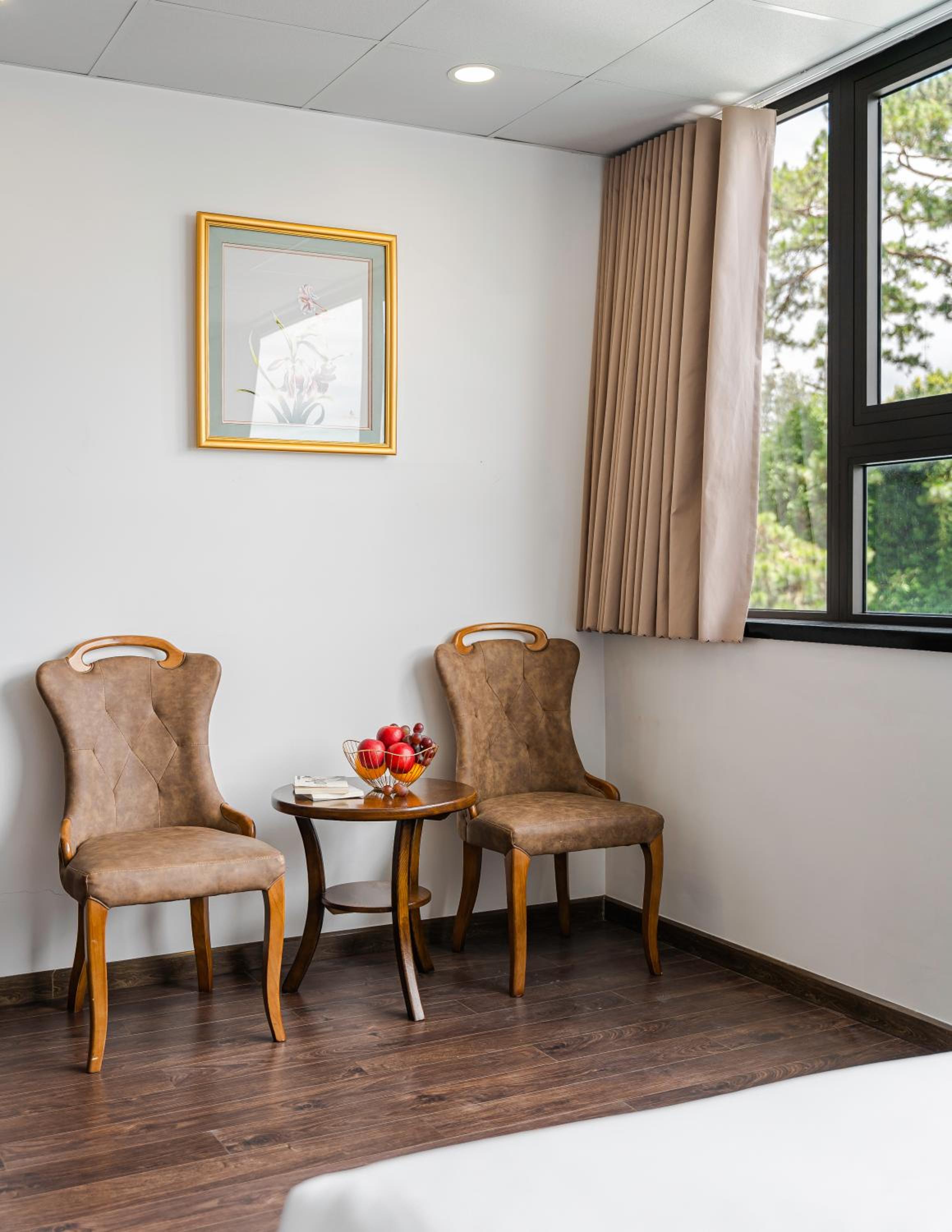 Superior Family Room - Photo 12