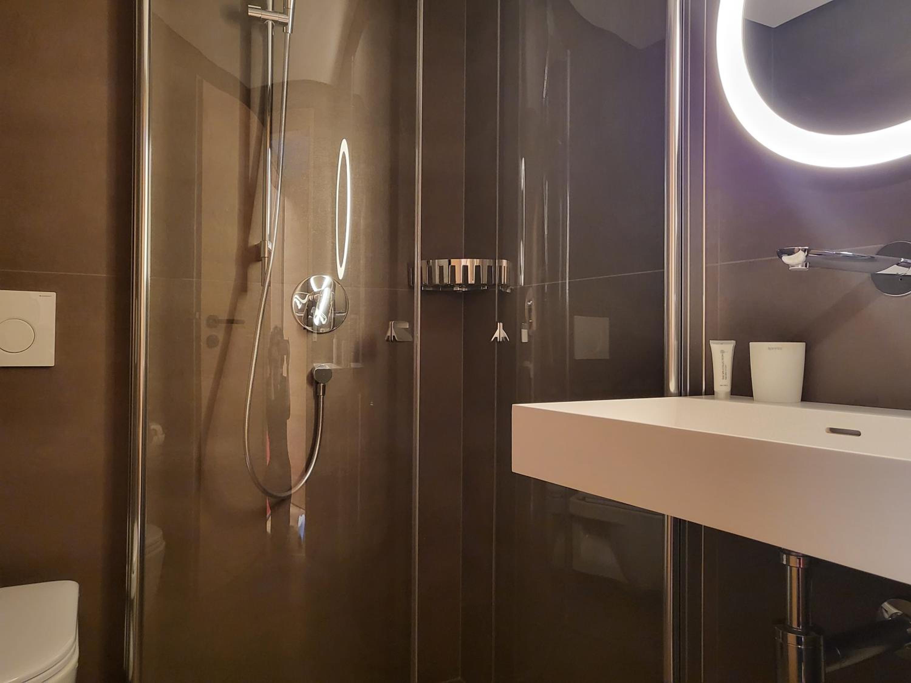 Single Room with Private Bathroom photo 2
