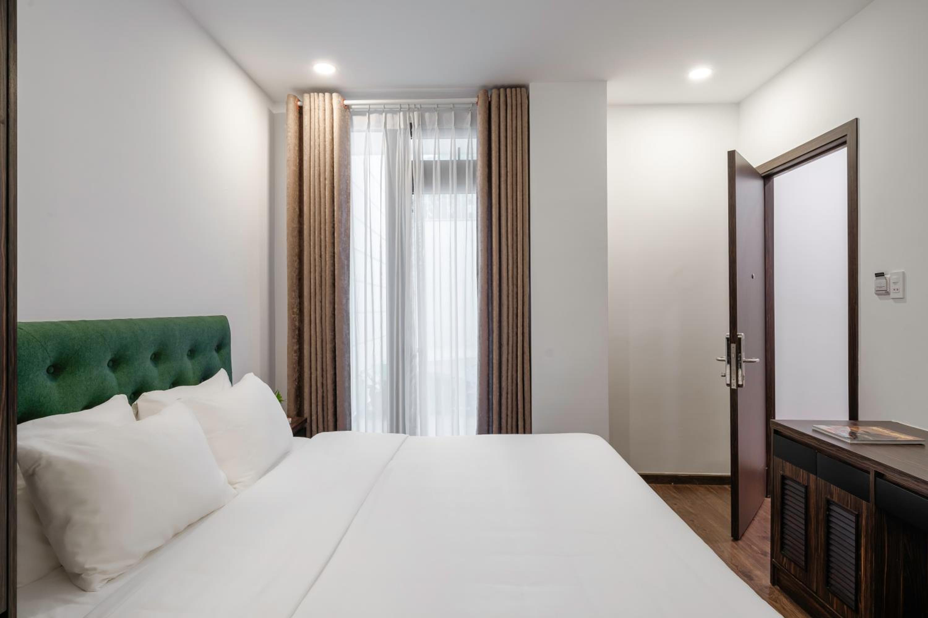 Two-Bedroom Suite - Photo 19