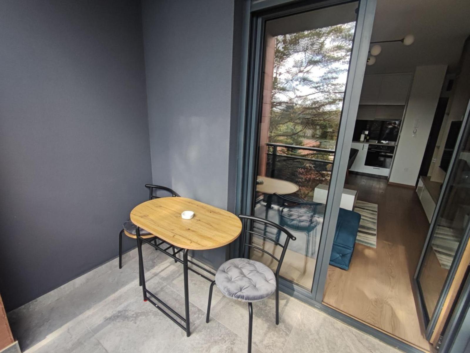 One-Bedroom Apartment photo 2