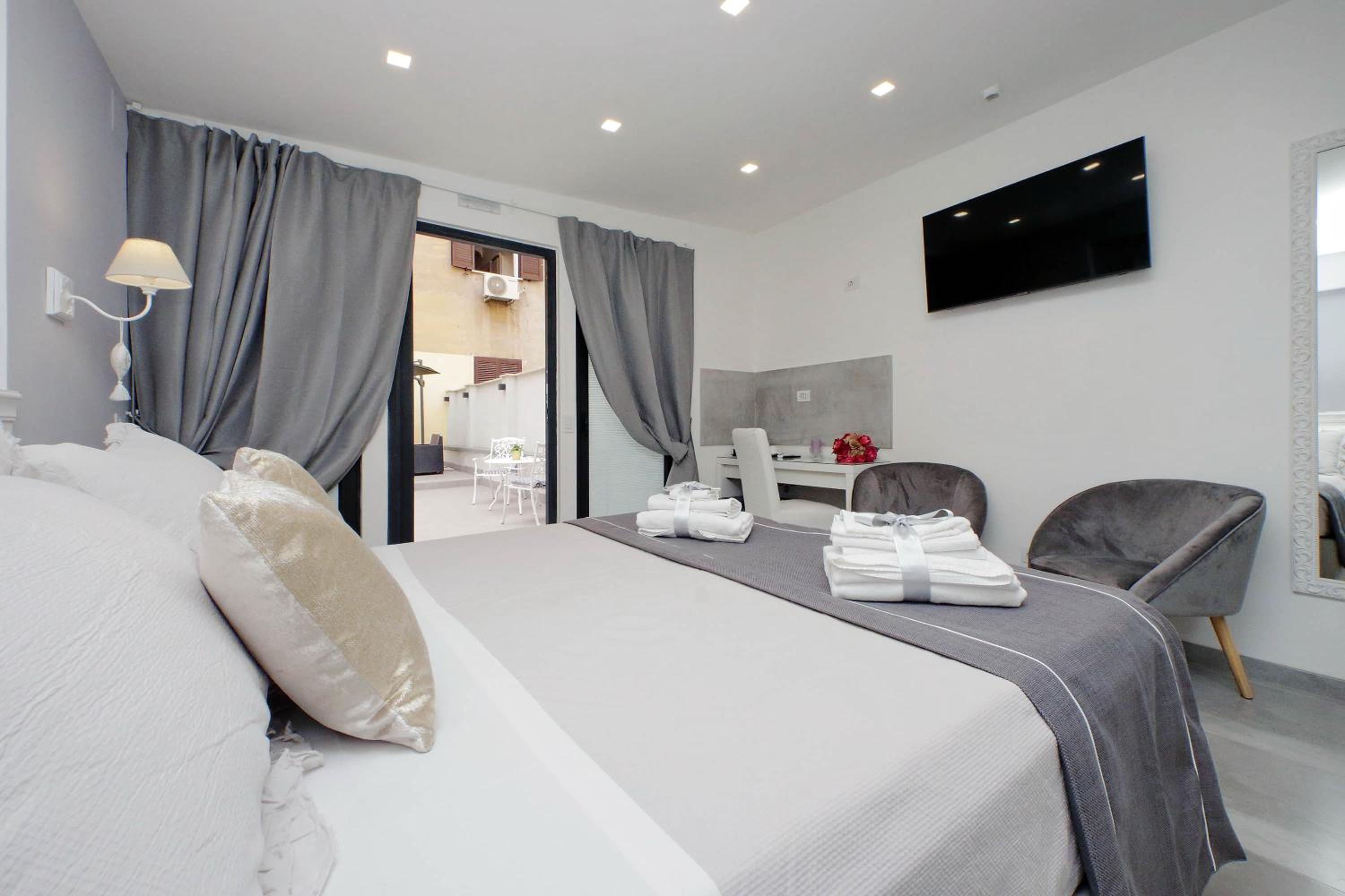 Superior Double or Twin Room with Terrace photo 3