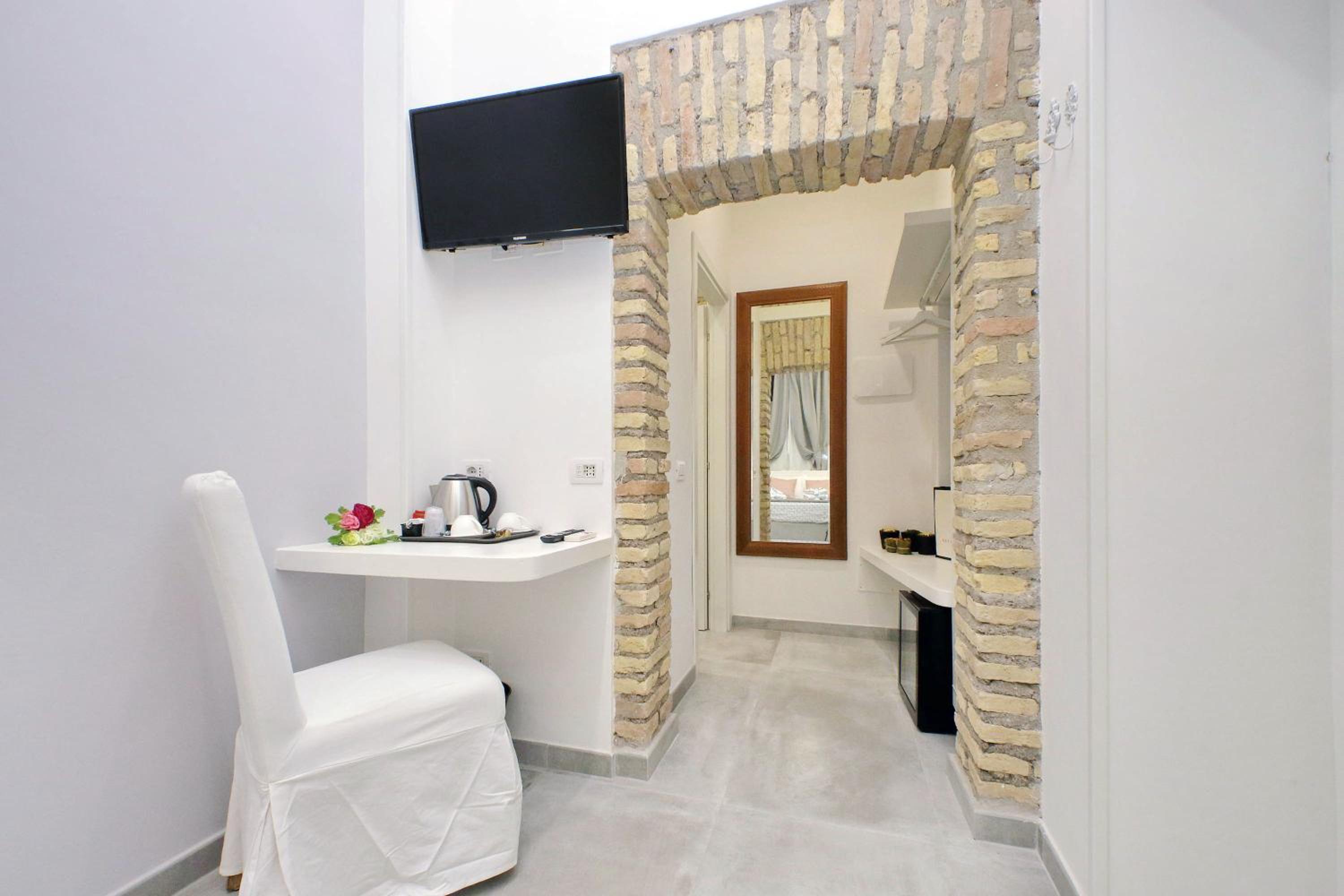 Standard Double Room photo 3