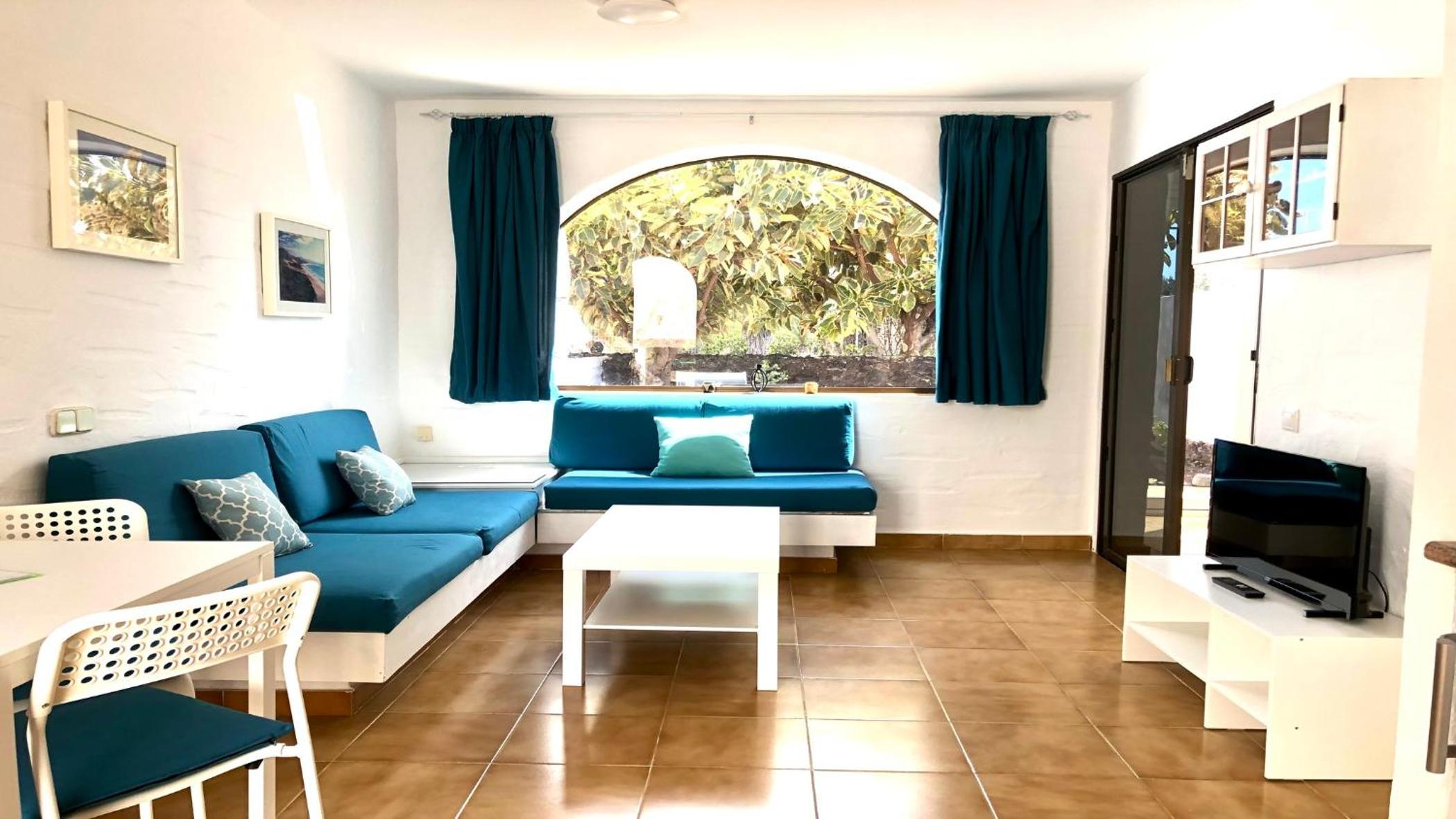 Deluxe One-Bedroom Apartment