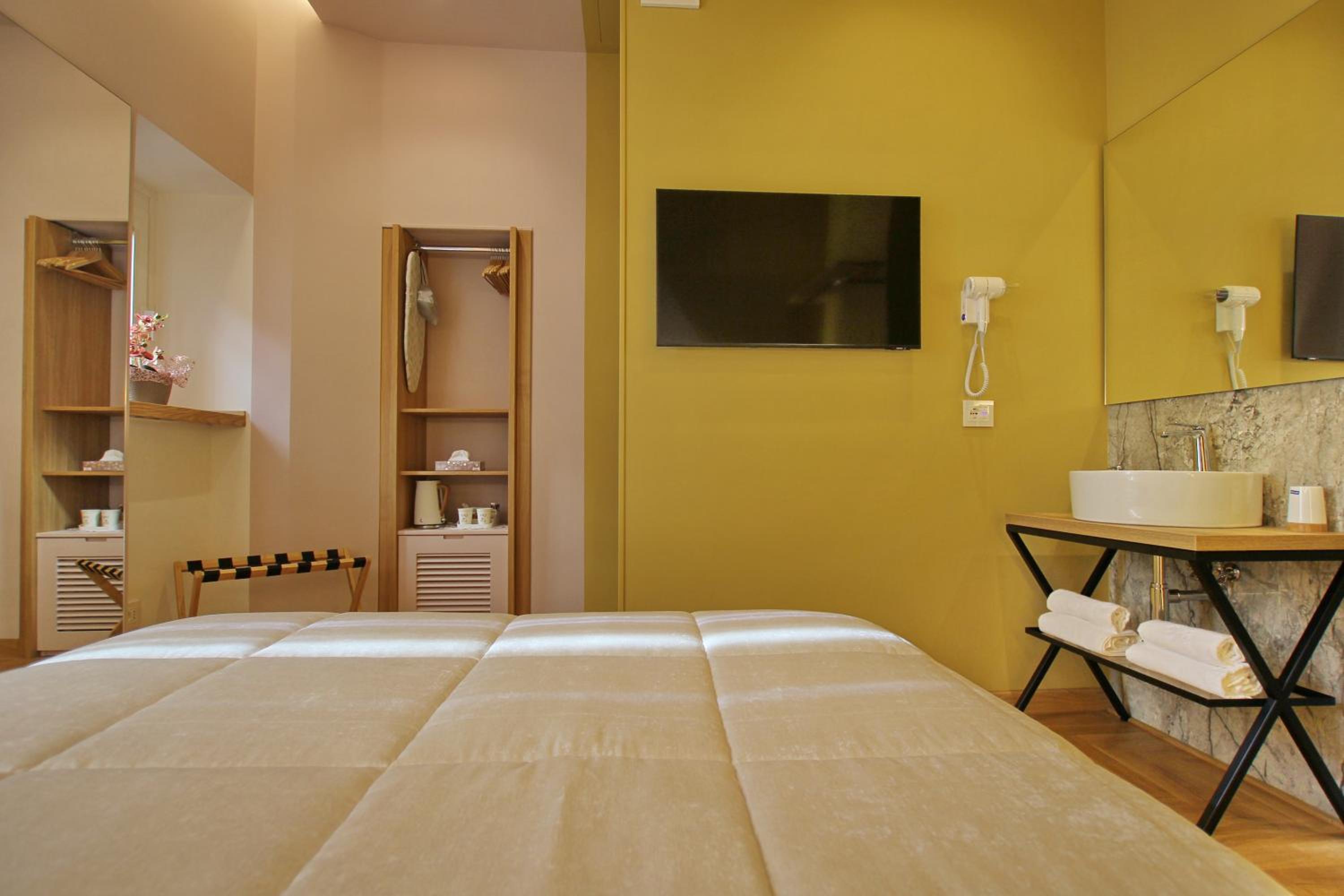 Double Room with Private Bathroom photo 3