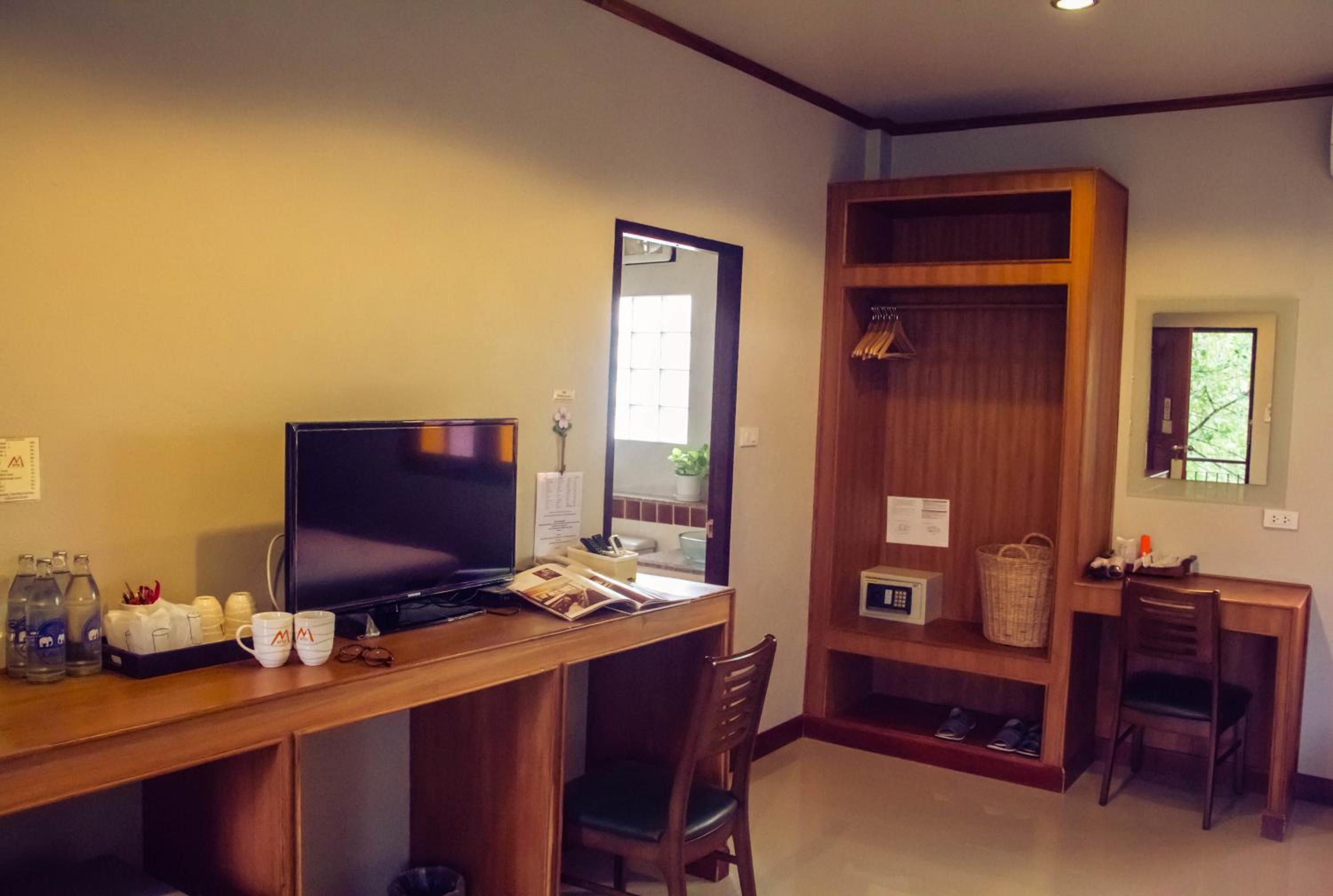 Family Room (4 Adults) - Photo 3