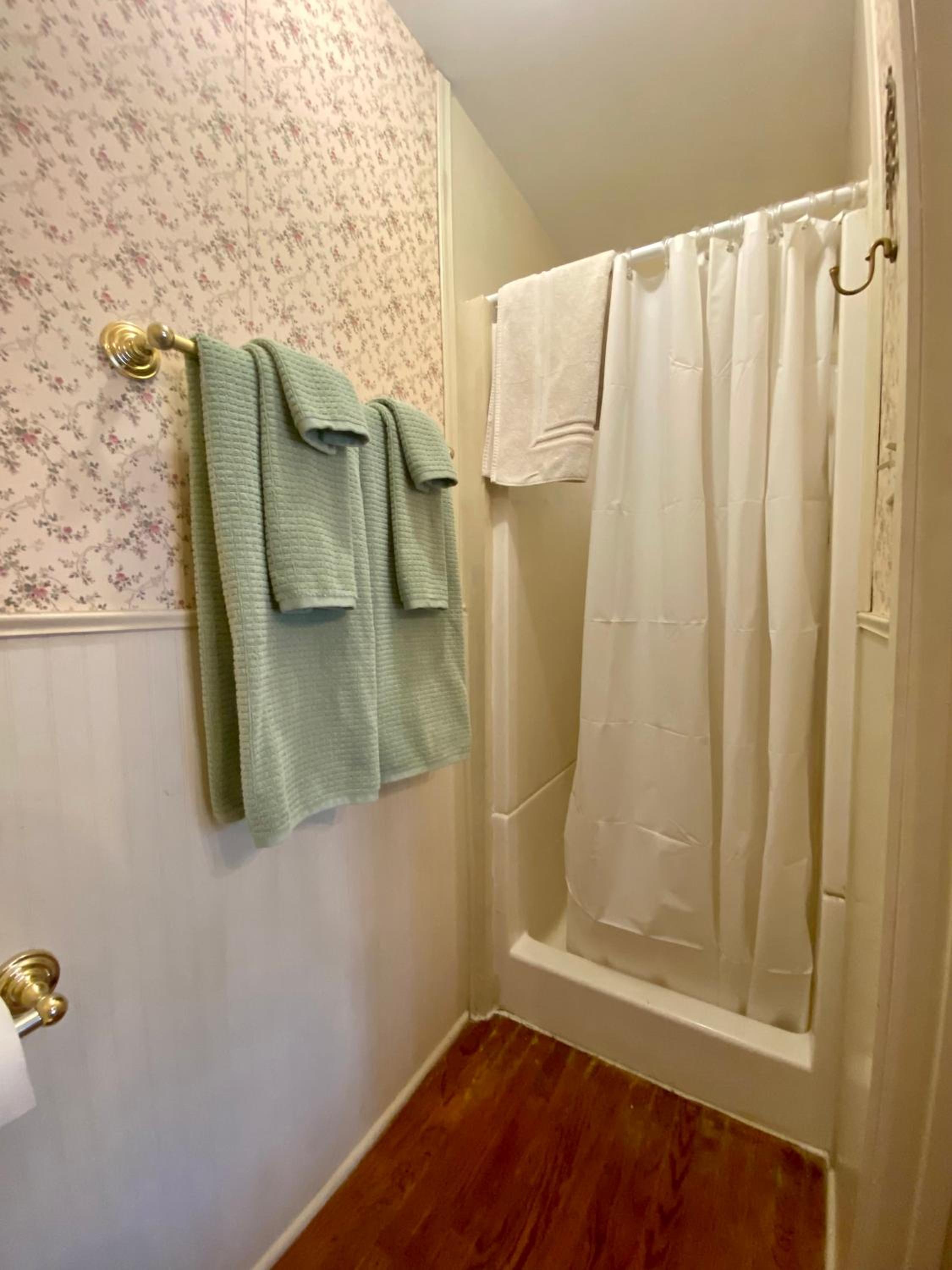 Queen Room photo 3