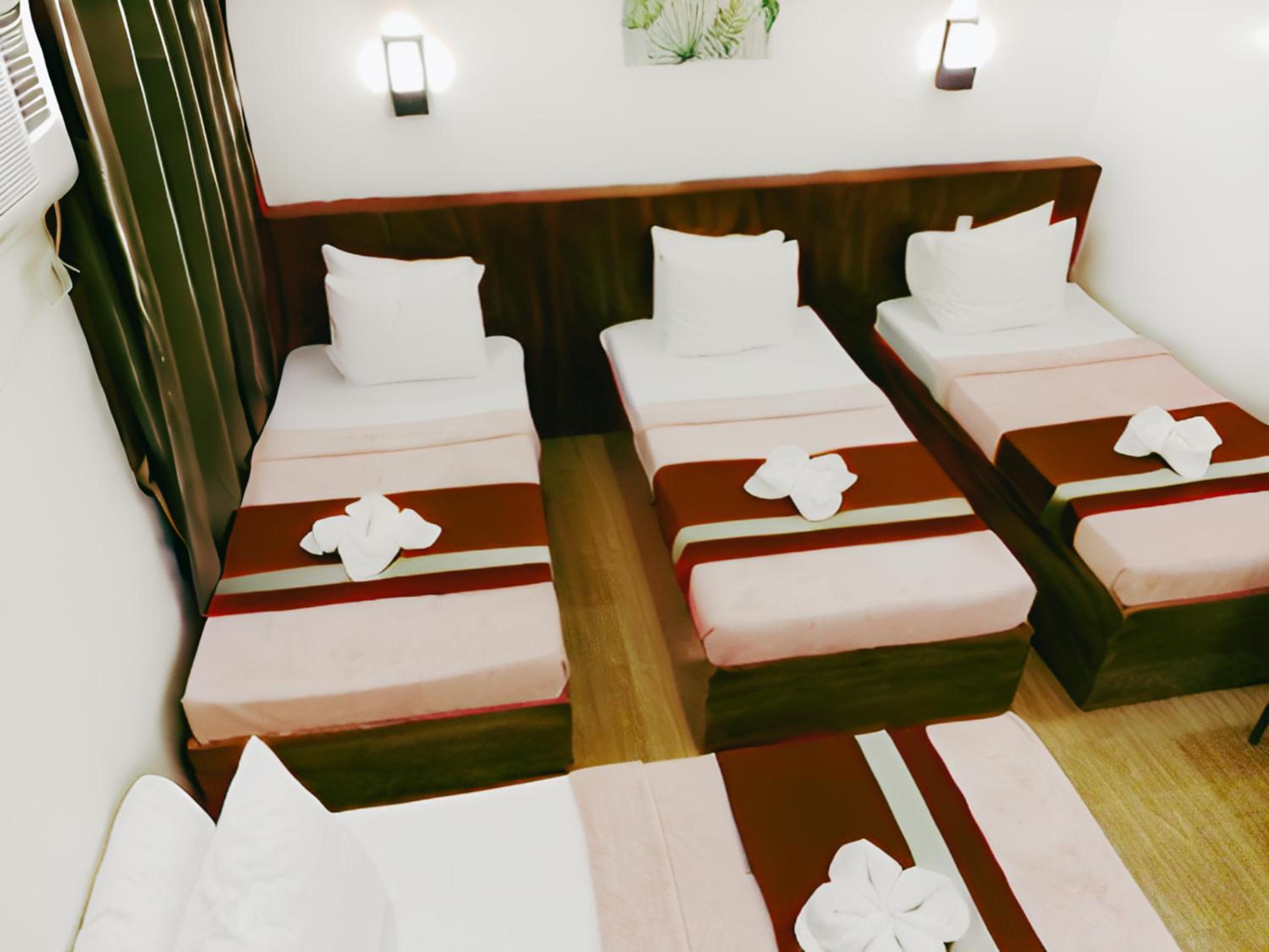Superior Quadruple Room - Photo 3
