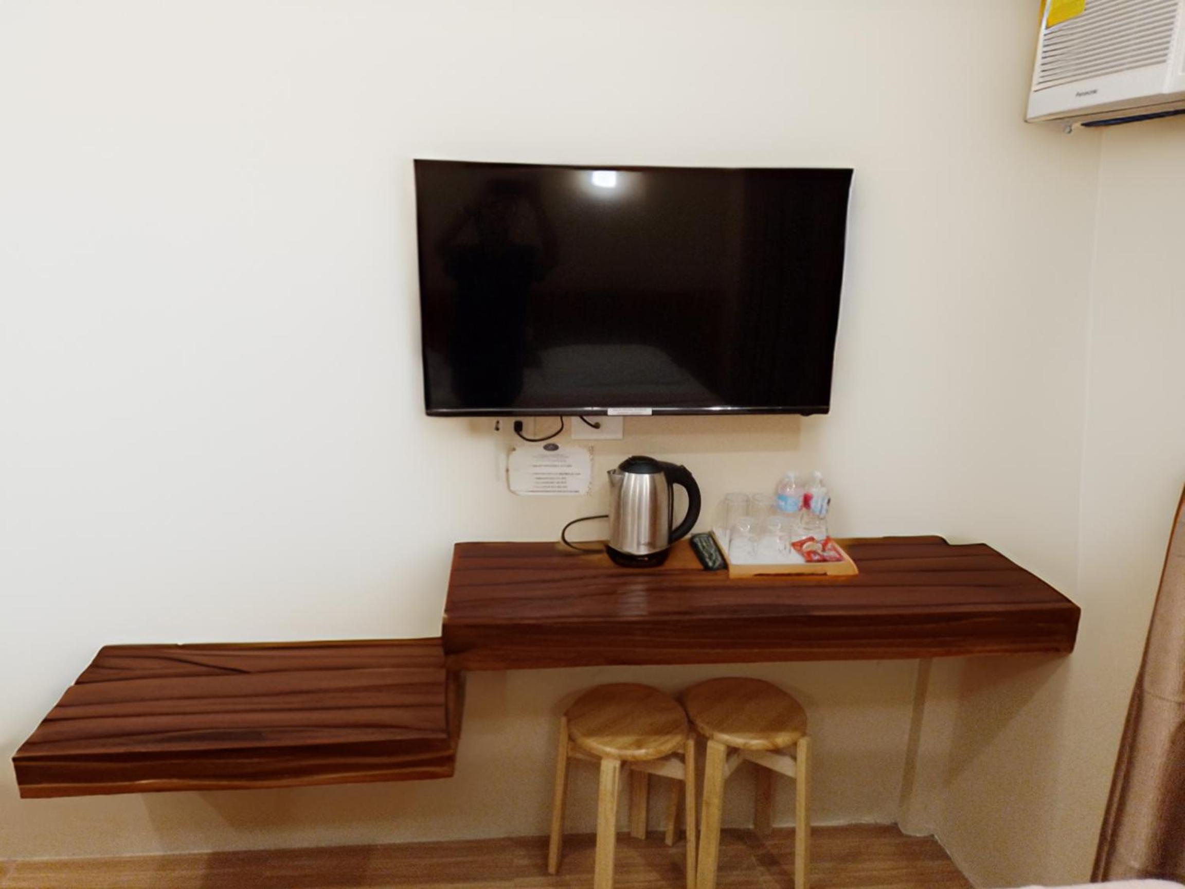 Standard King Room - Photo 7