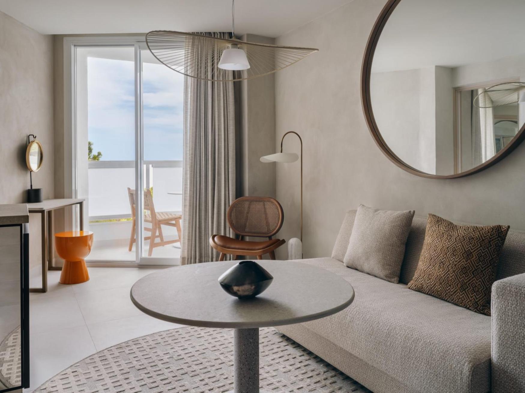One-Bedroom Suite with Sea View - Photo 4