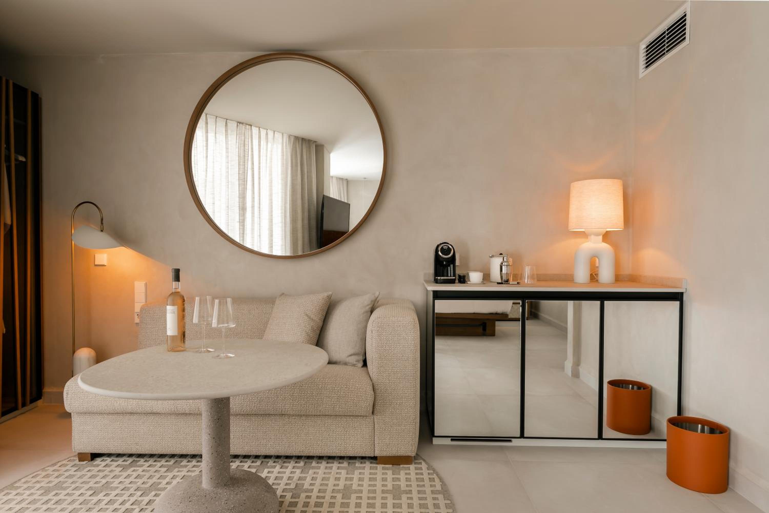 Studio Suite - Photo 4