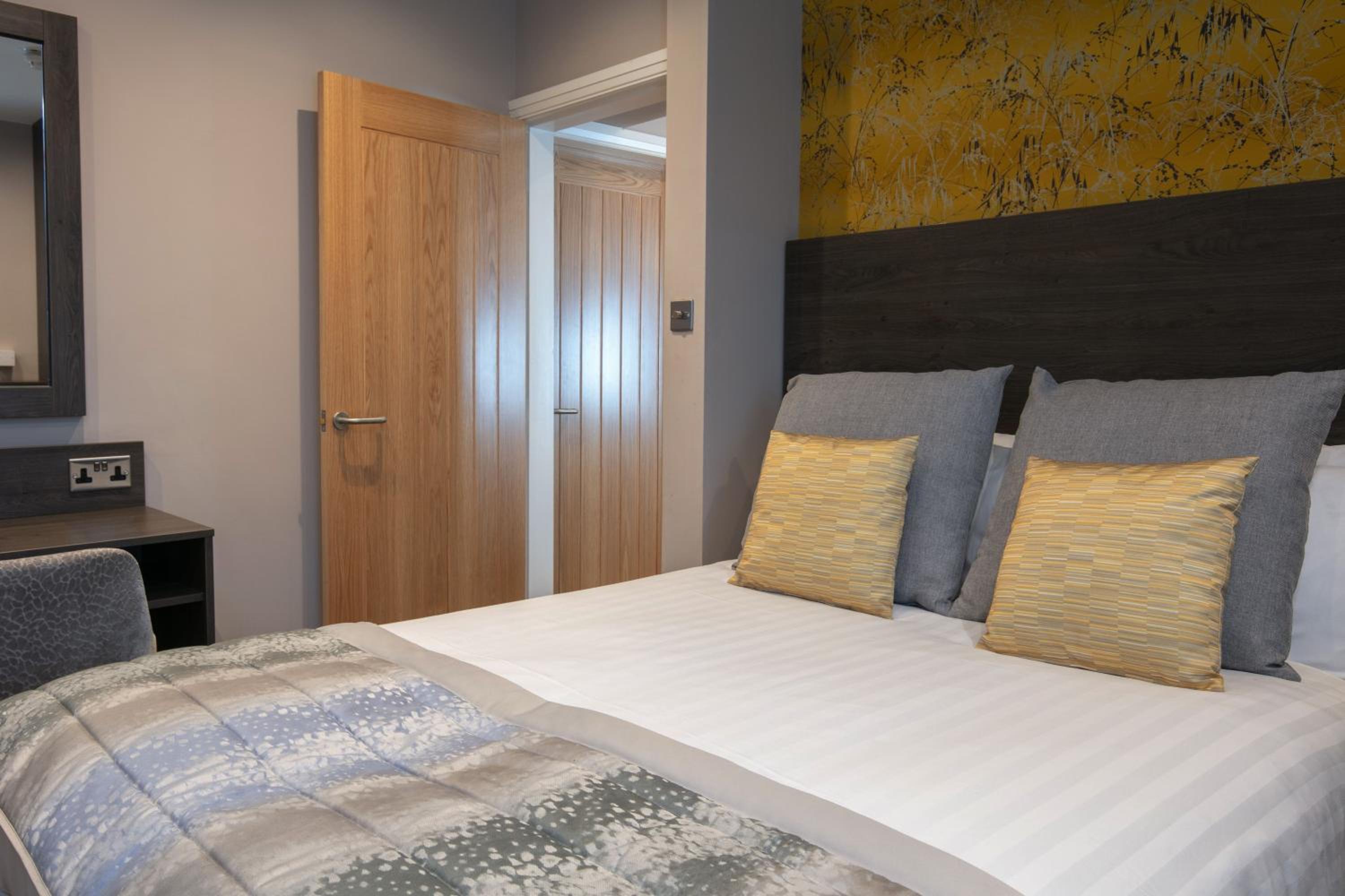 Deluxe Quadruple Room - Non-Smoking - Photo 1