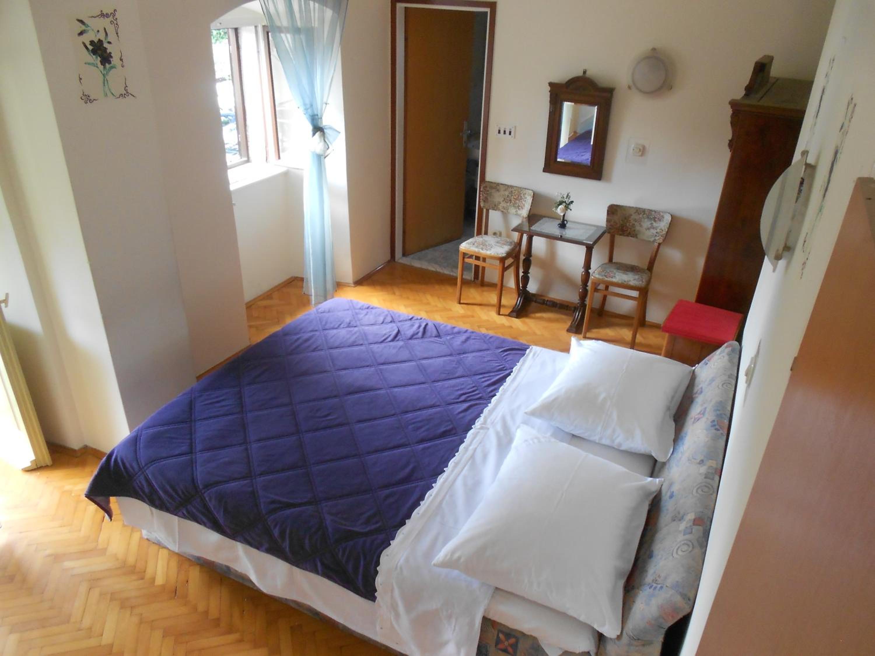 Studio with Balcony - Photo 2