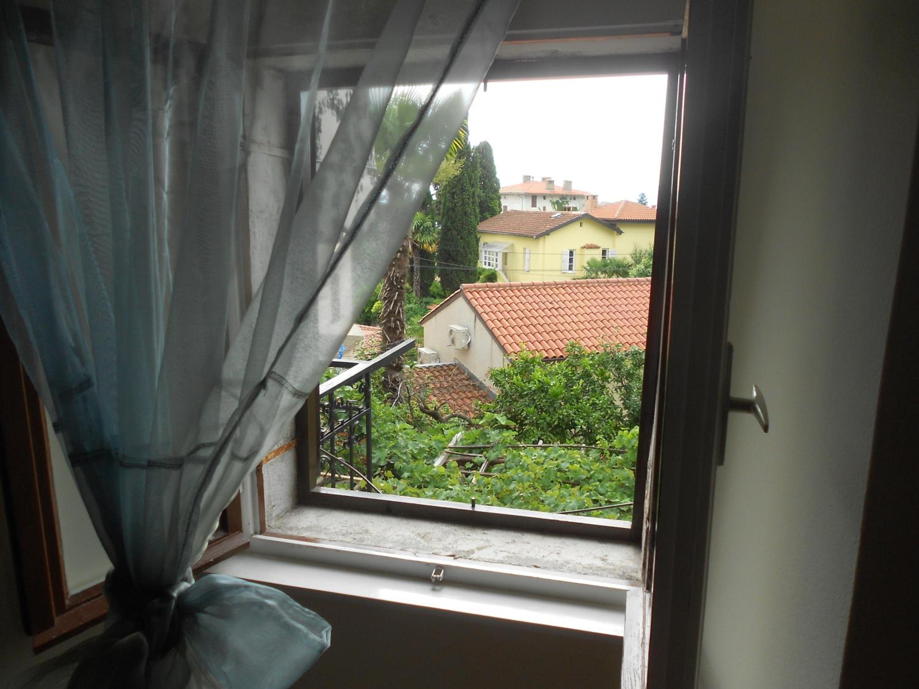 Studio with Balcony - Photo 5