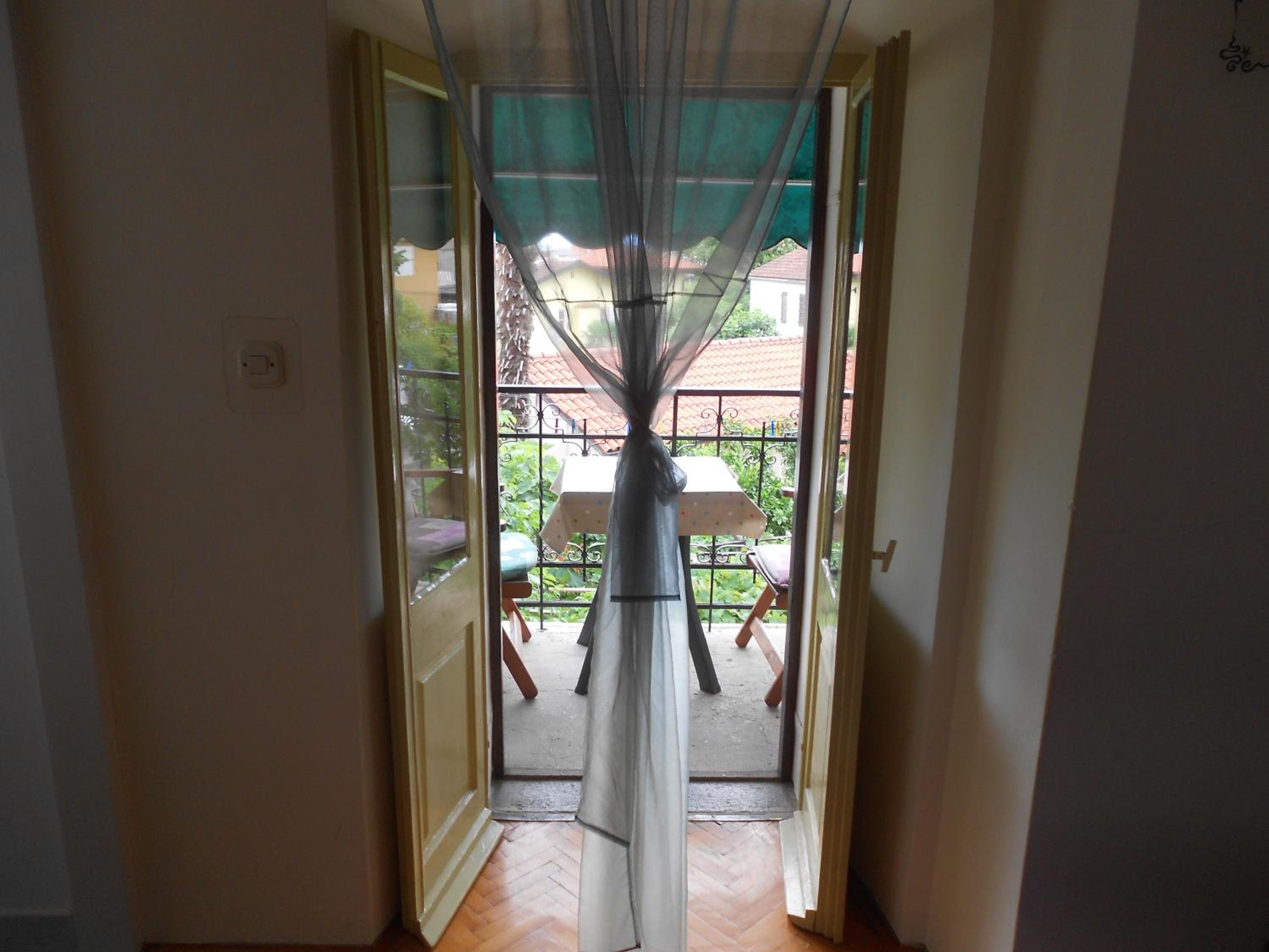 Studio with Balcony - Photo 6