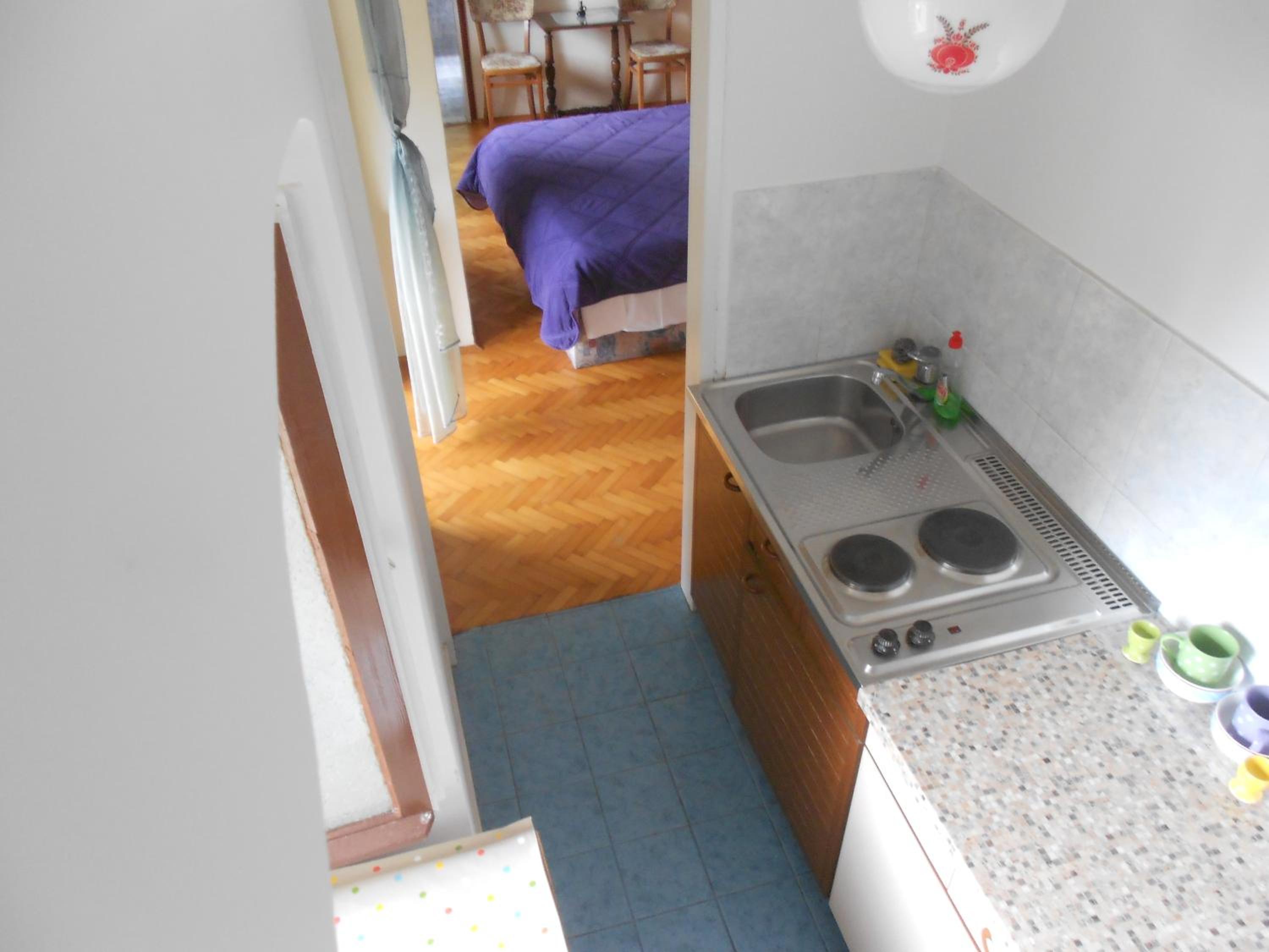Studio with Balcony - Photo 10