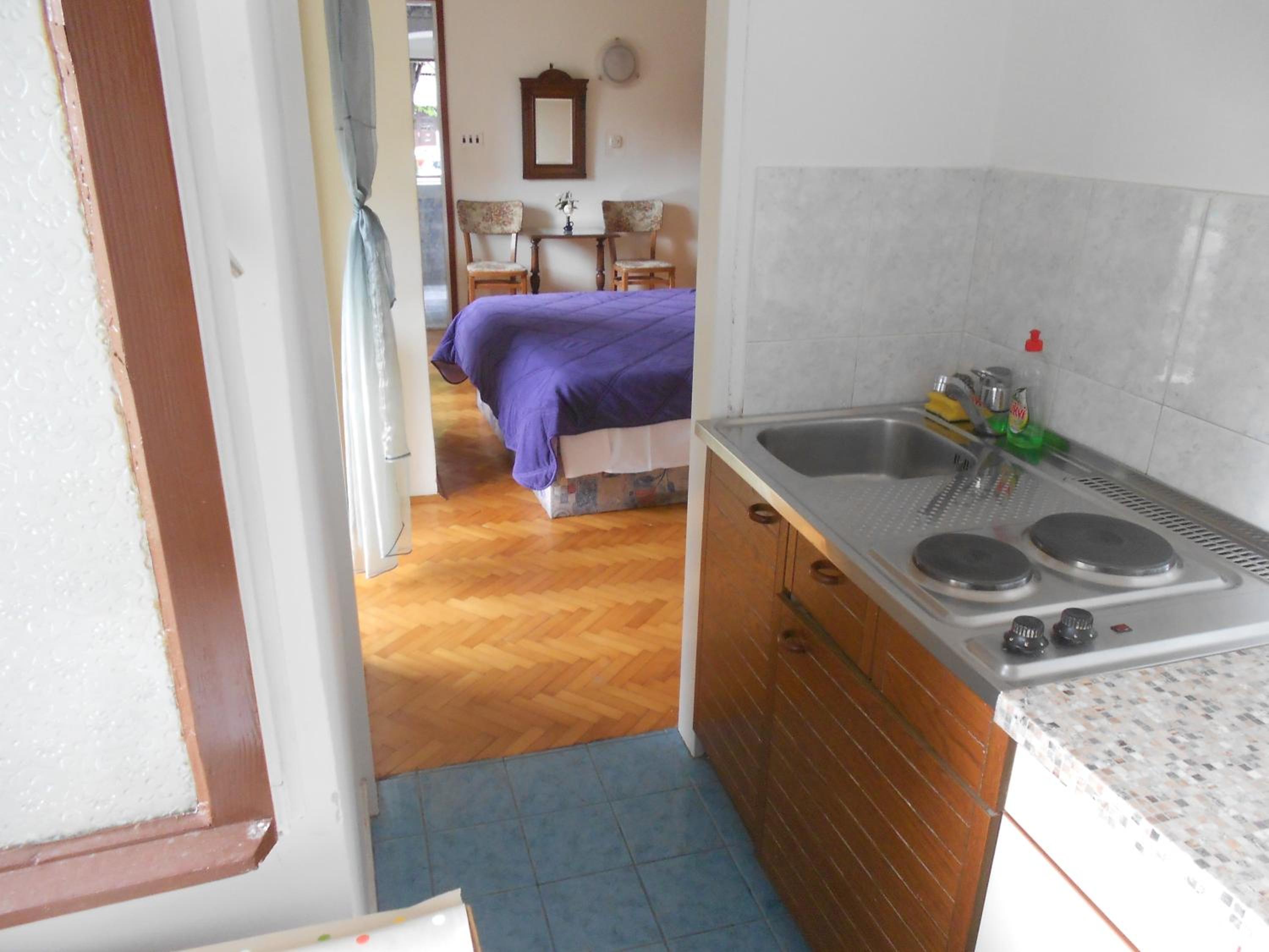 Studio with Balcony - Photo 11