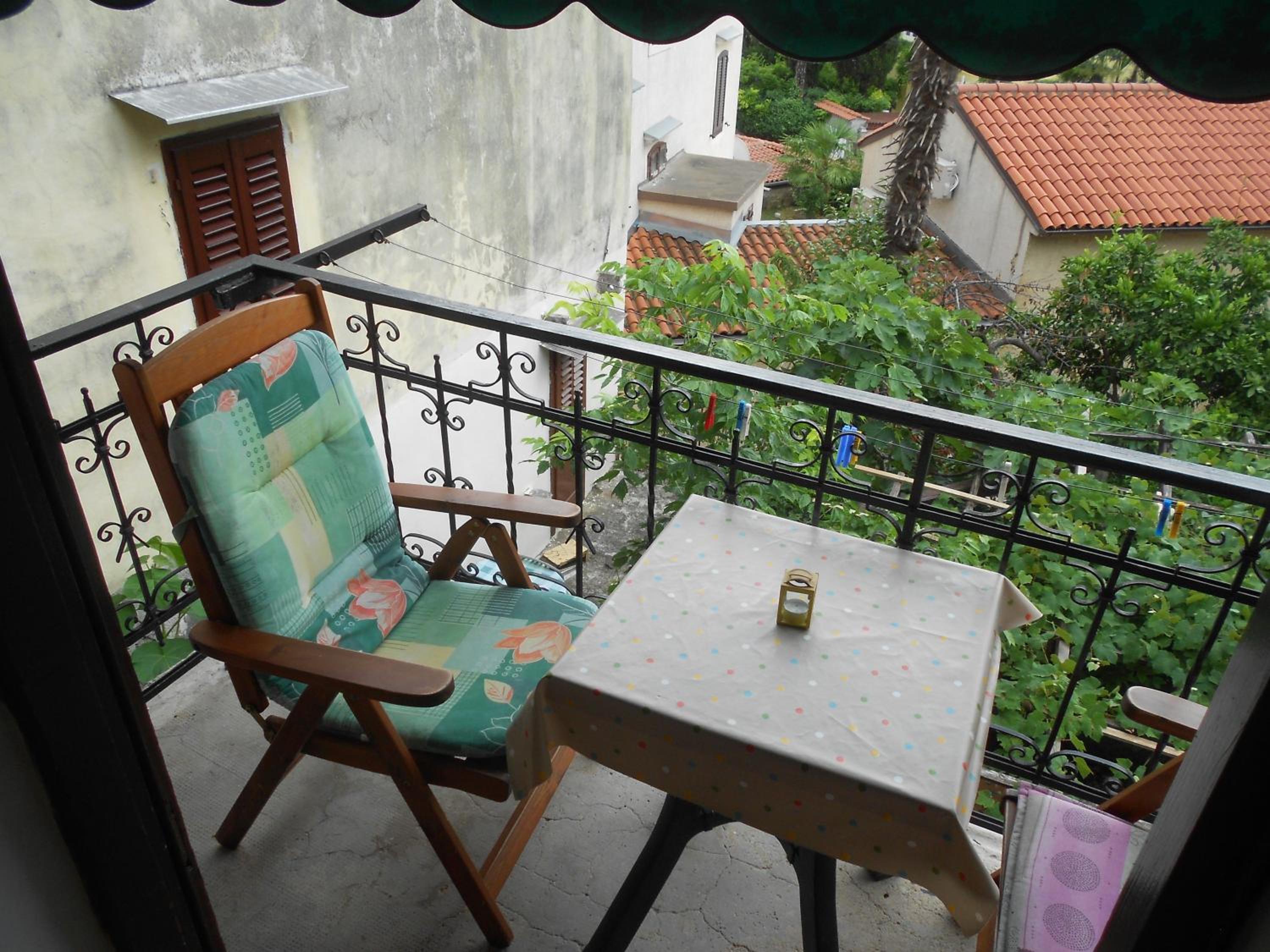 Studio with Balcony - Photo 13