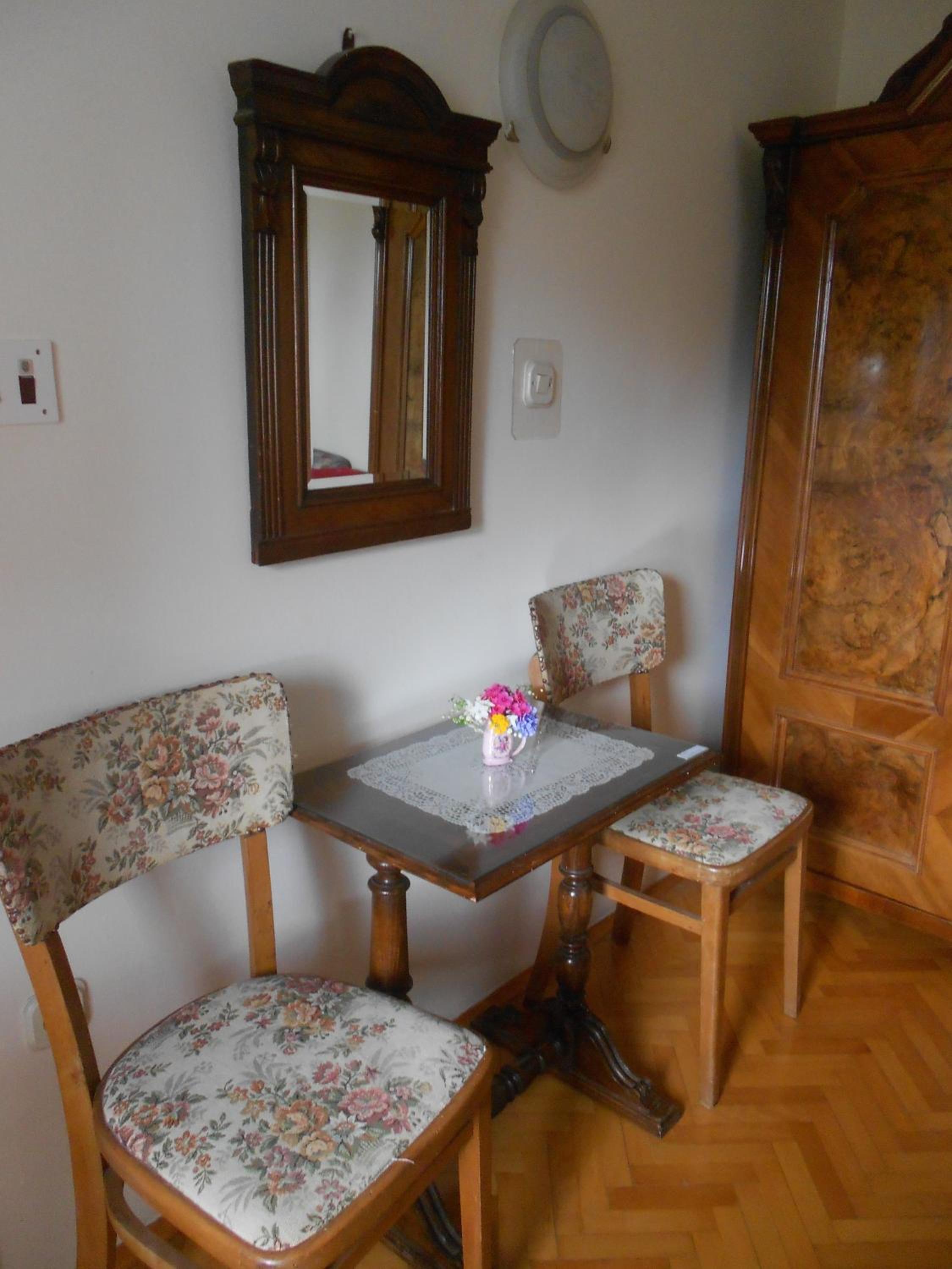Studio with Balcony - Photo 7