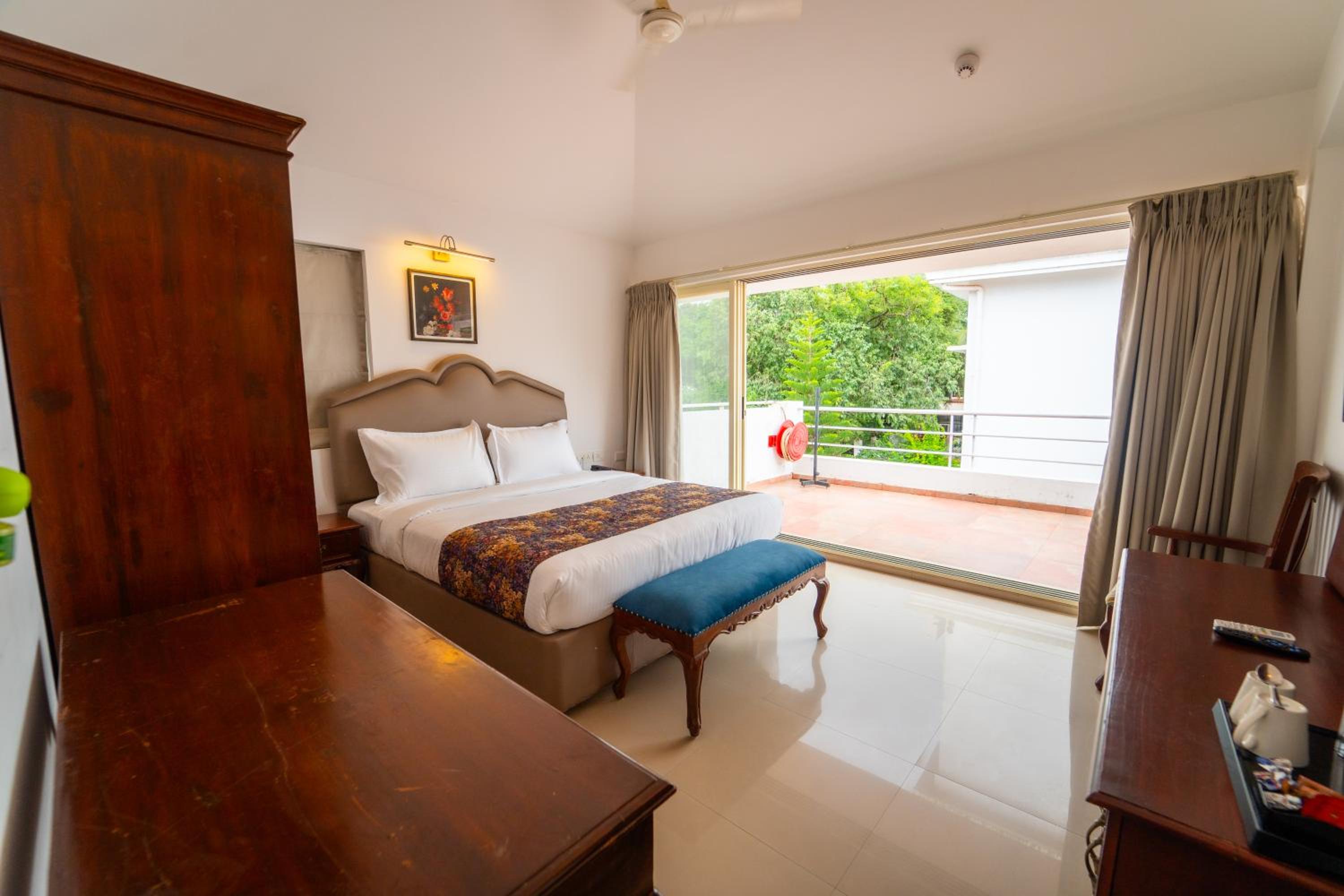 Premium Room with balcony - Photo 3