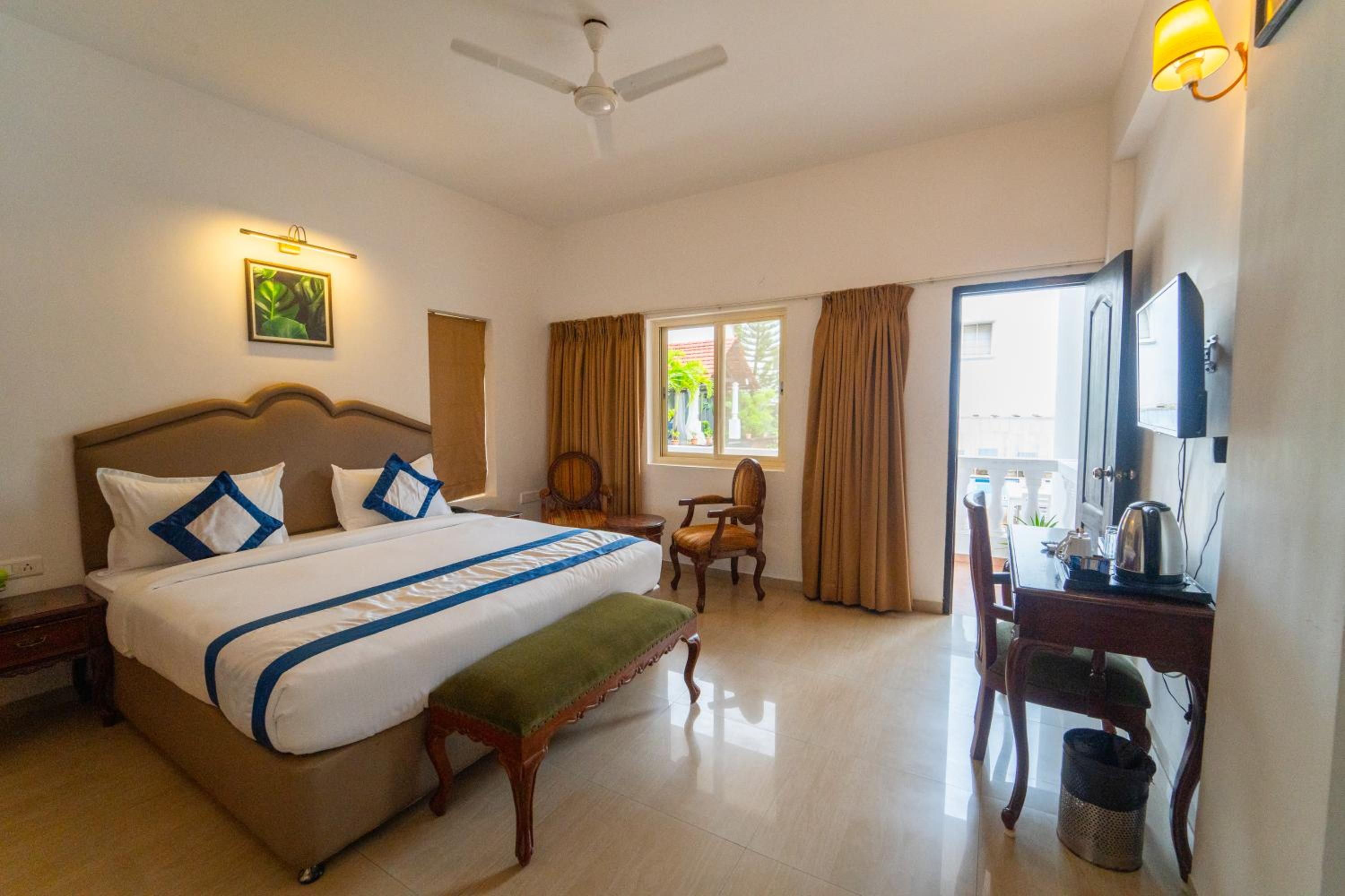 Premium Room with balcony - Photo 2