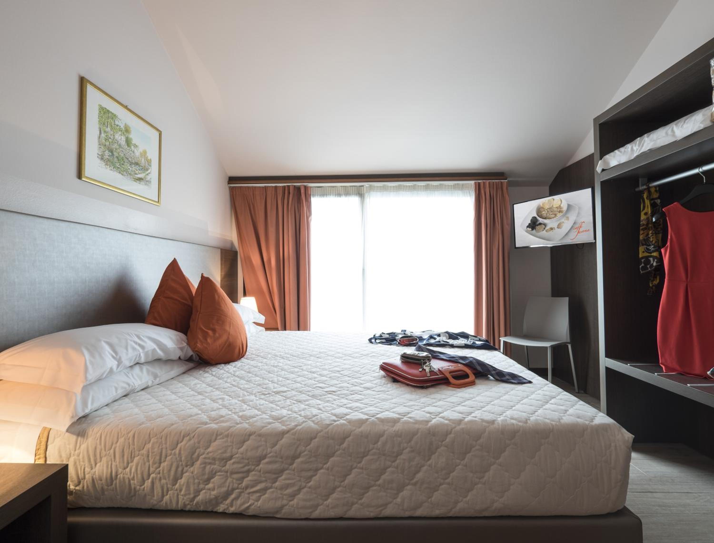 One-Bedroom Apartment (3 Adults) photo 3