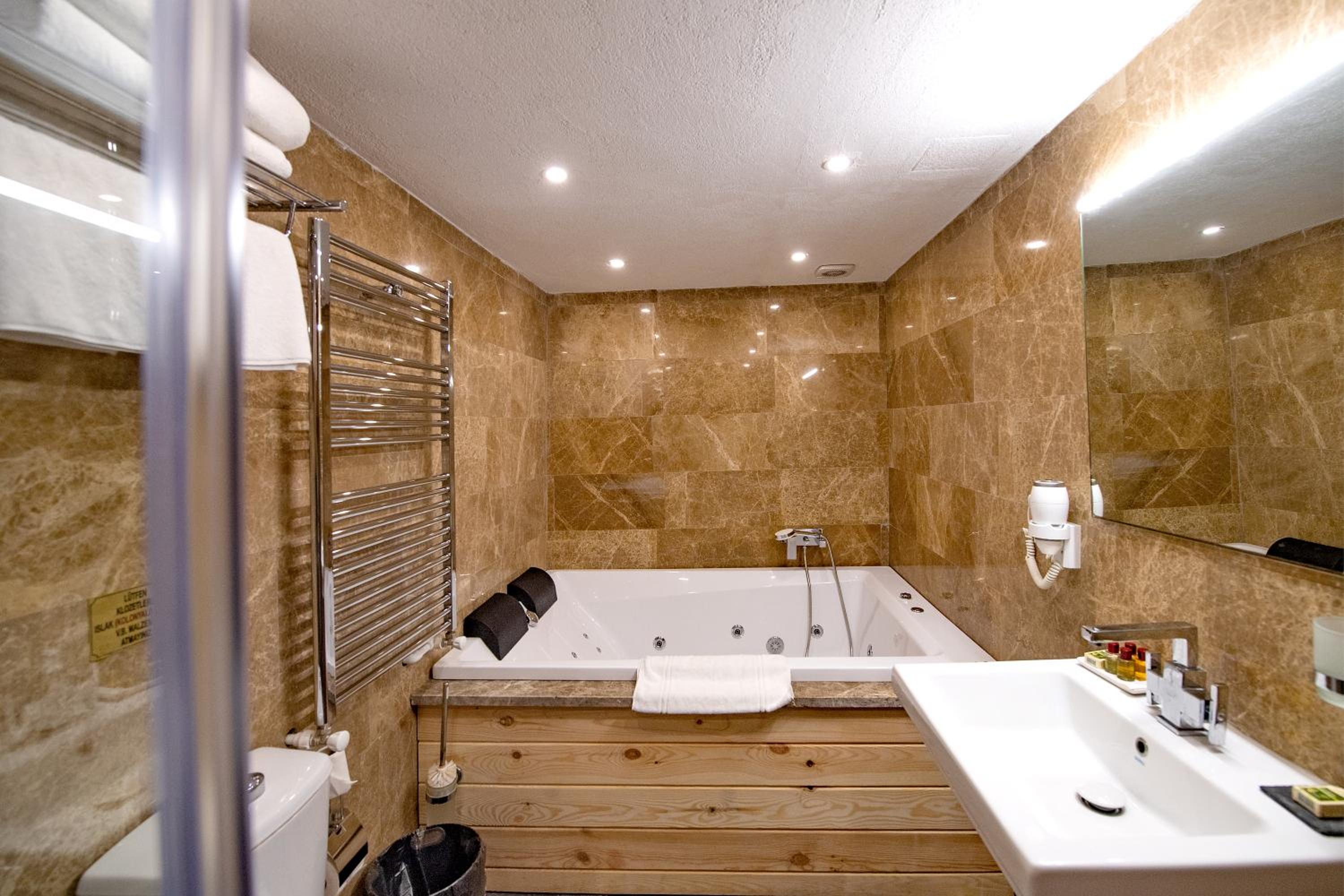 Superior Room - Photo 12