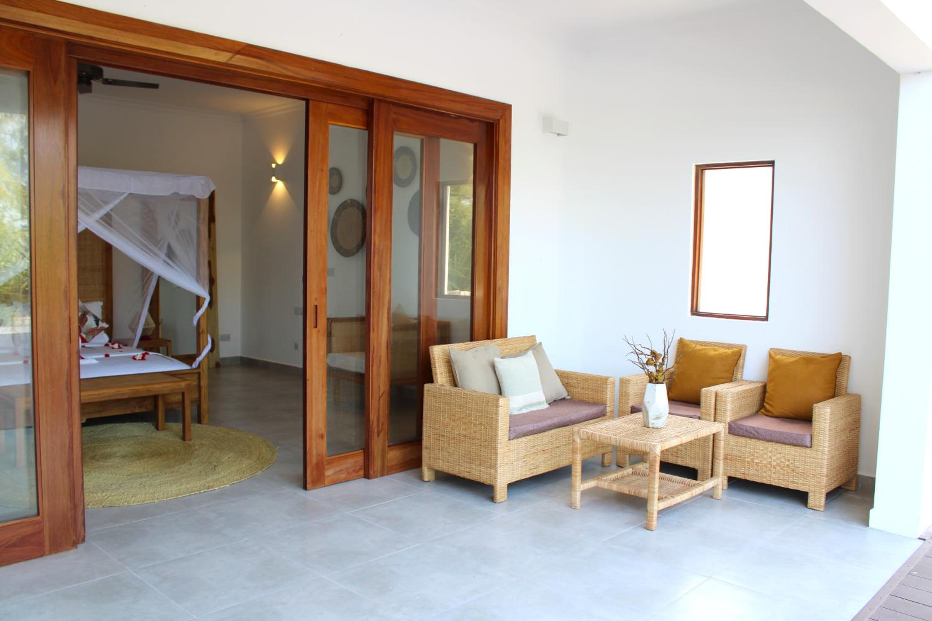 Villa with Private Pool - Photo 36