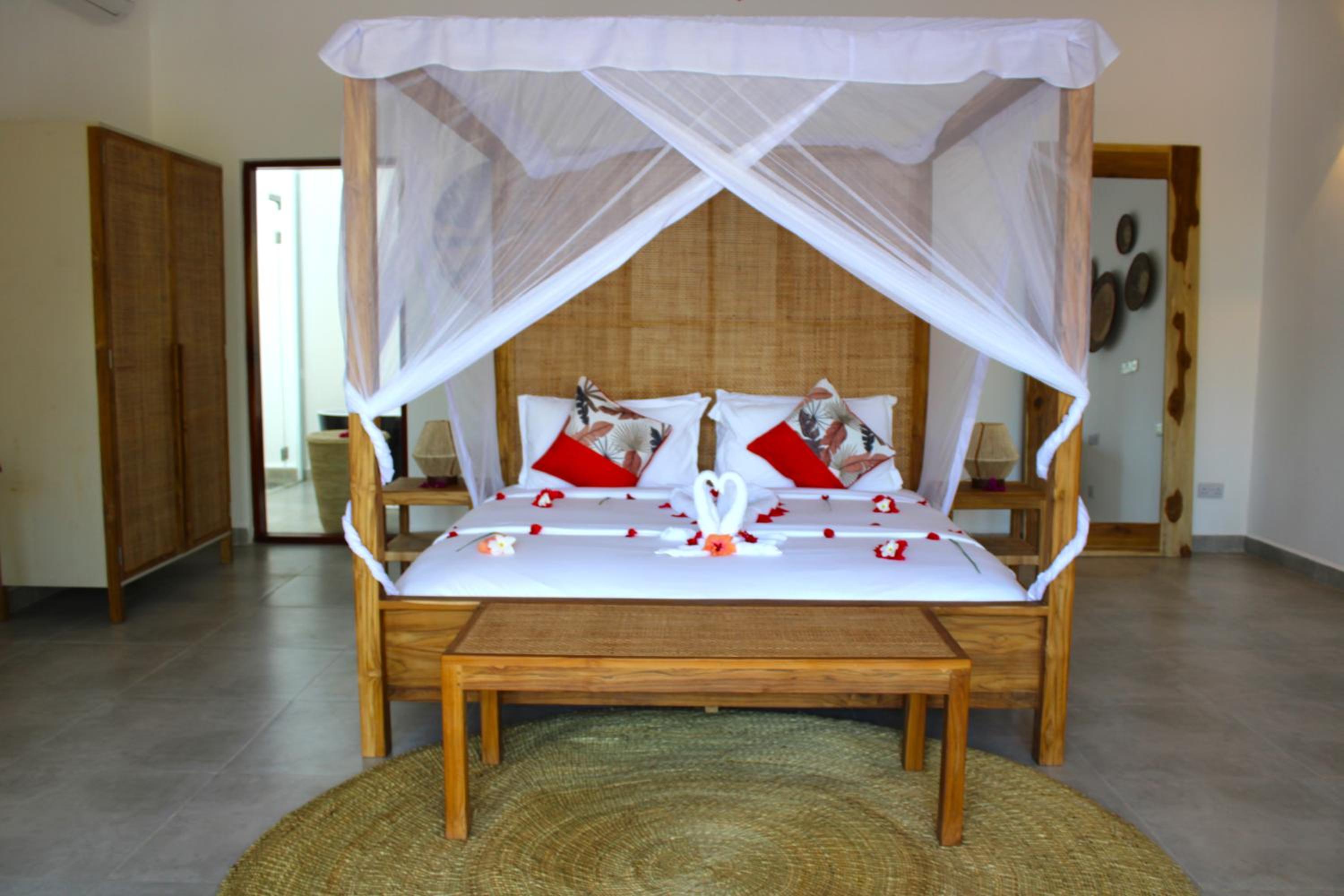 Villa with Private Pool - Photo 19