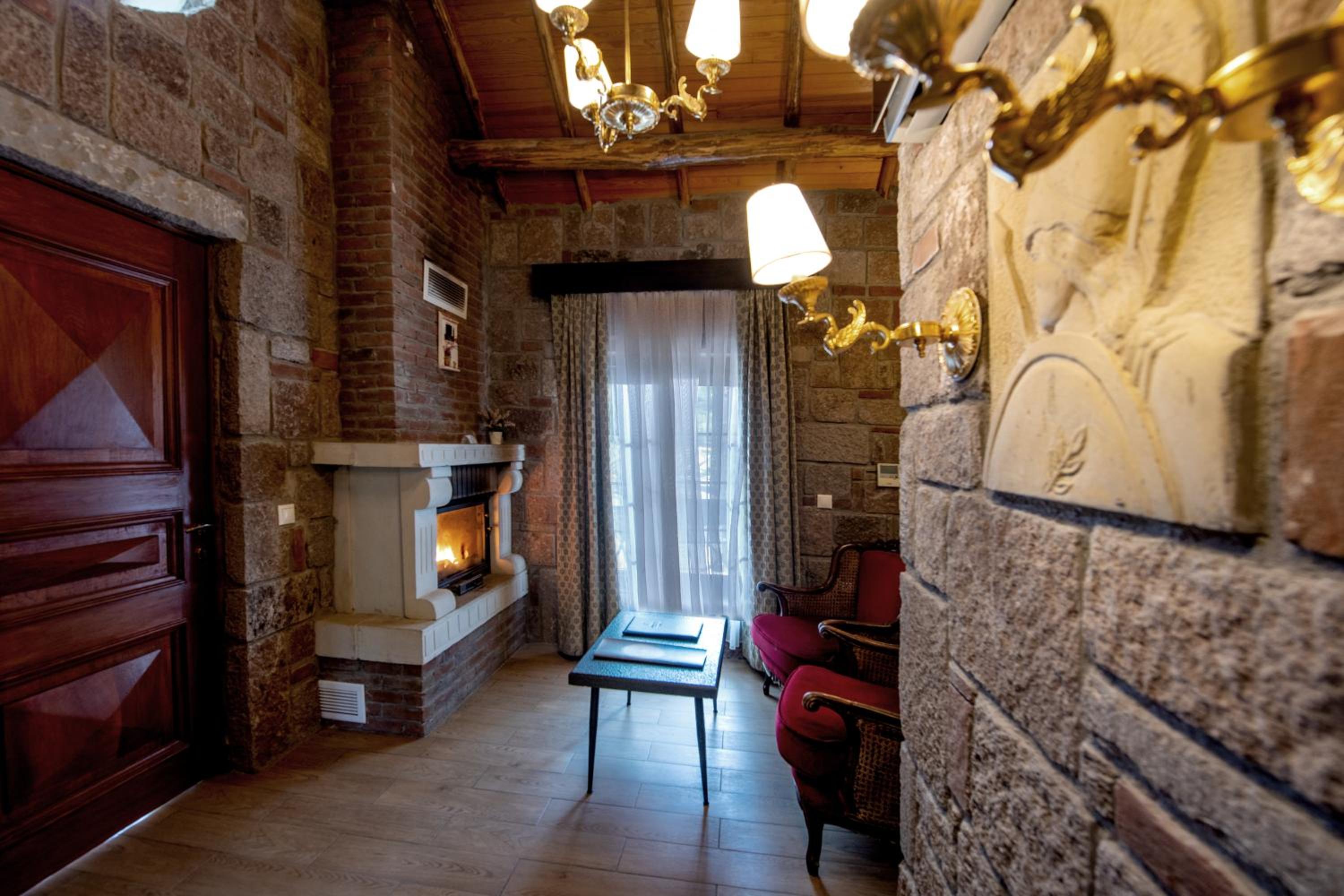 Deluxe Room - Photo 7