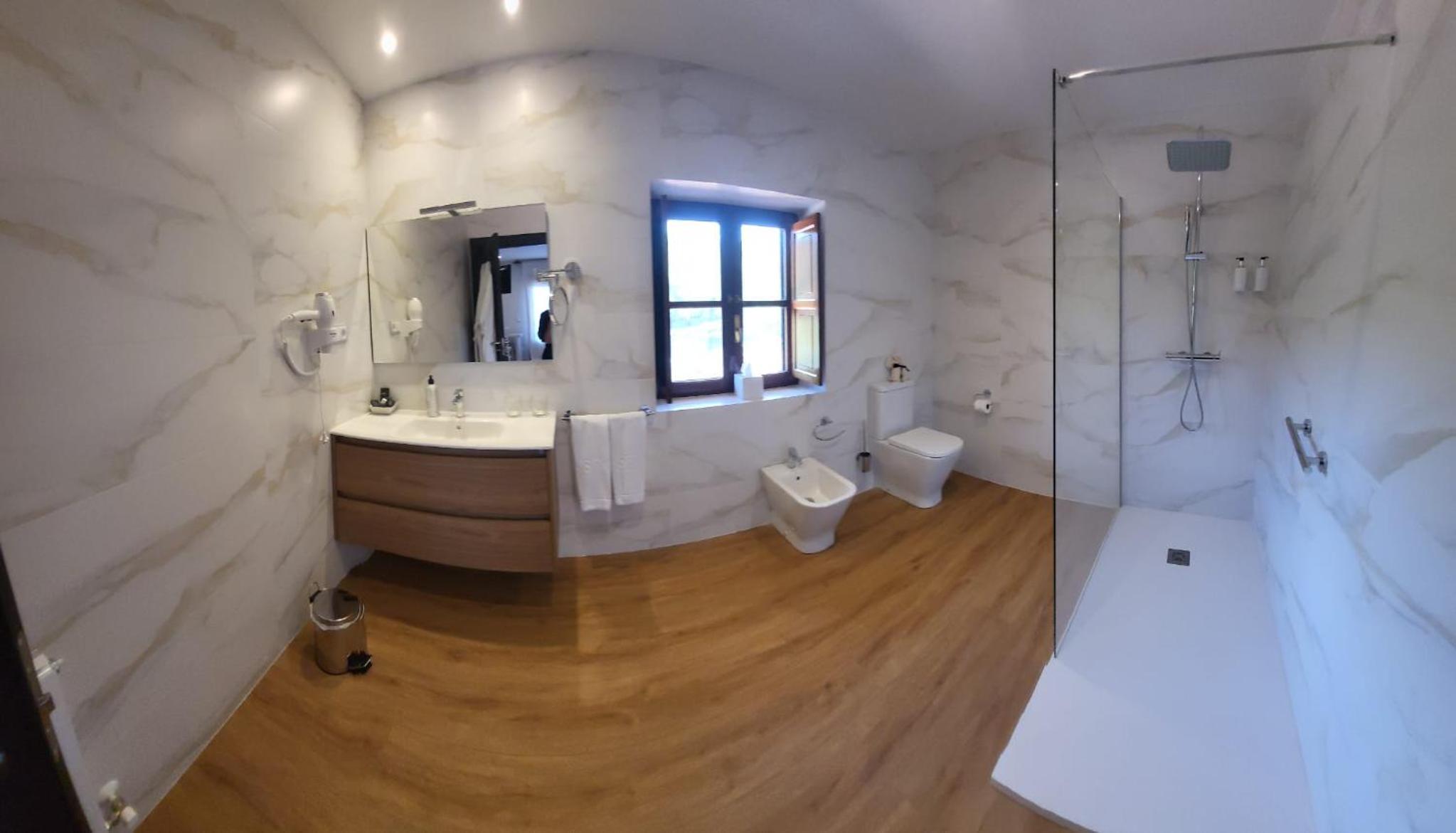 Superior Quadruple Room - Photo 10