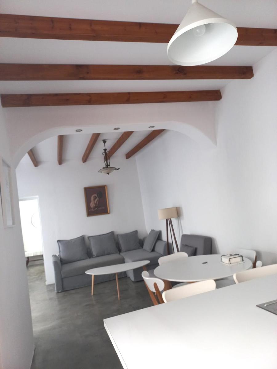 One-Bedroom Apartment - Photo 8
