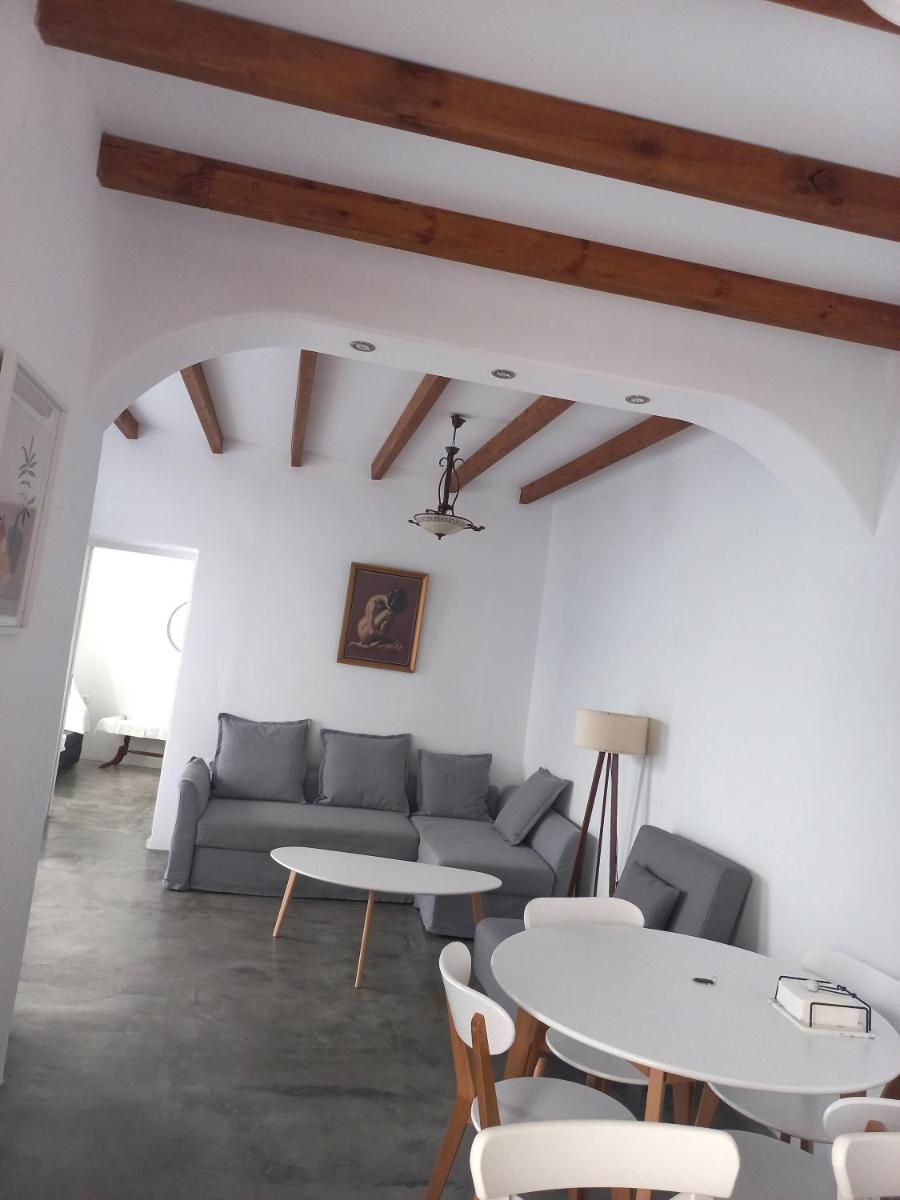 One-Bedroom Apartment - Photo 11