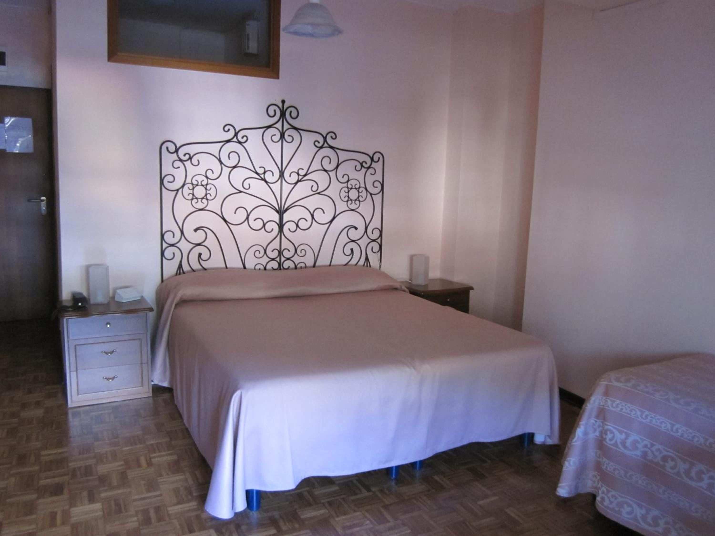 Double or Twin Room photo 2