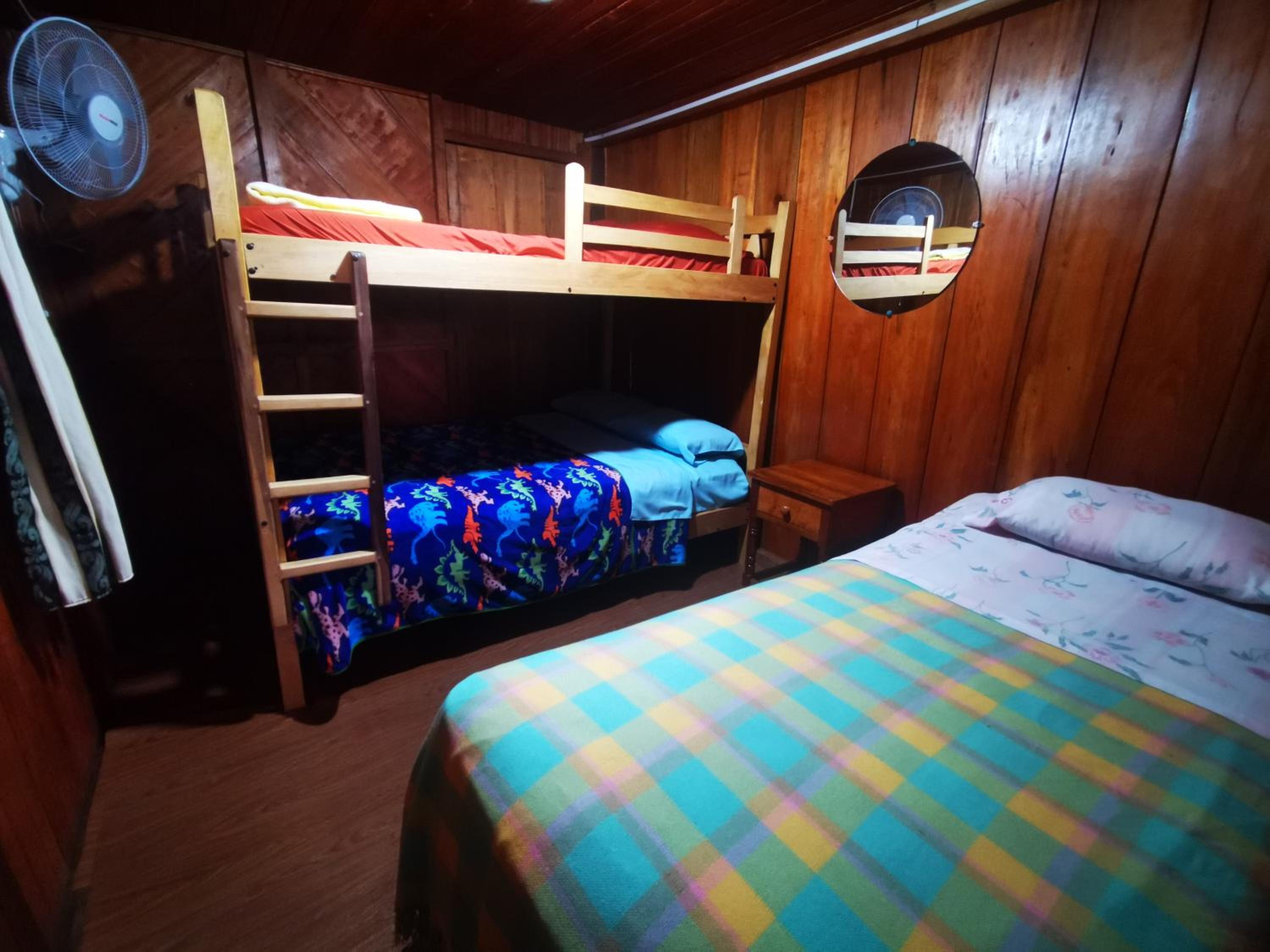 Economy Triple Room with Shared Bathroom photo 2