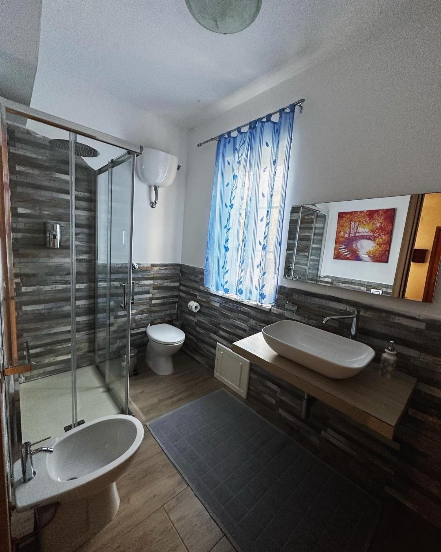 Double Room with Private Bathroom - Photo 3