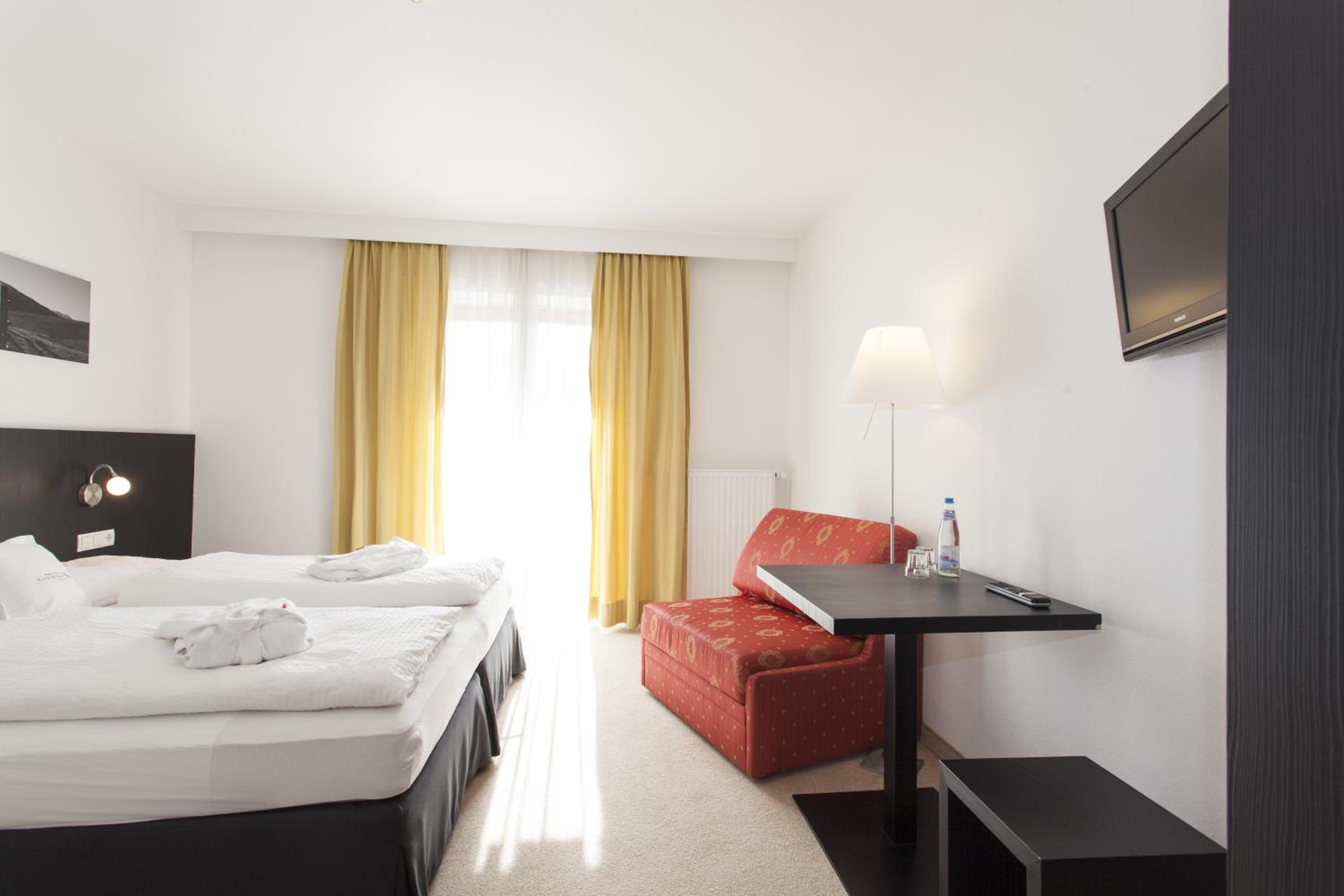 Comfort Double Room with Balcony - Photo 5
