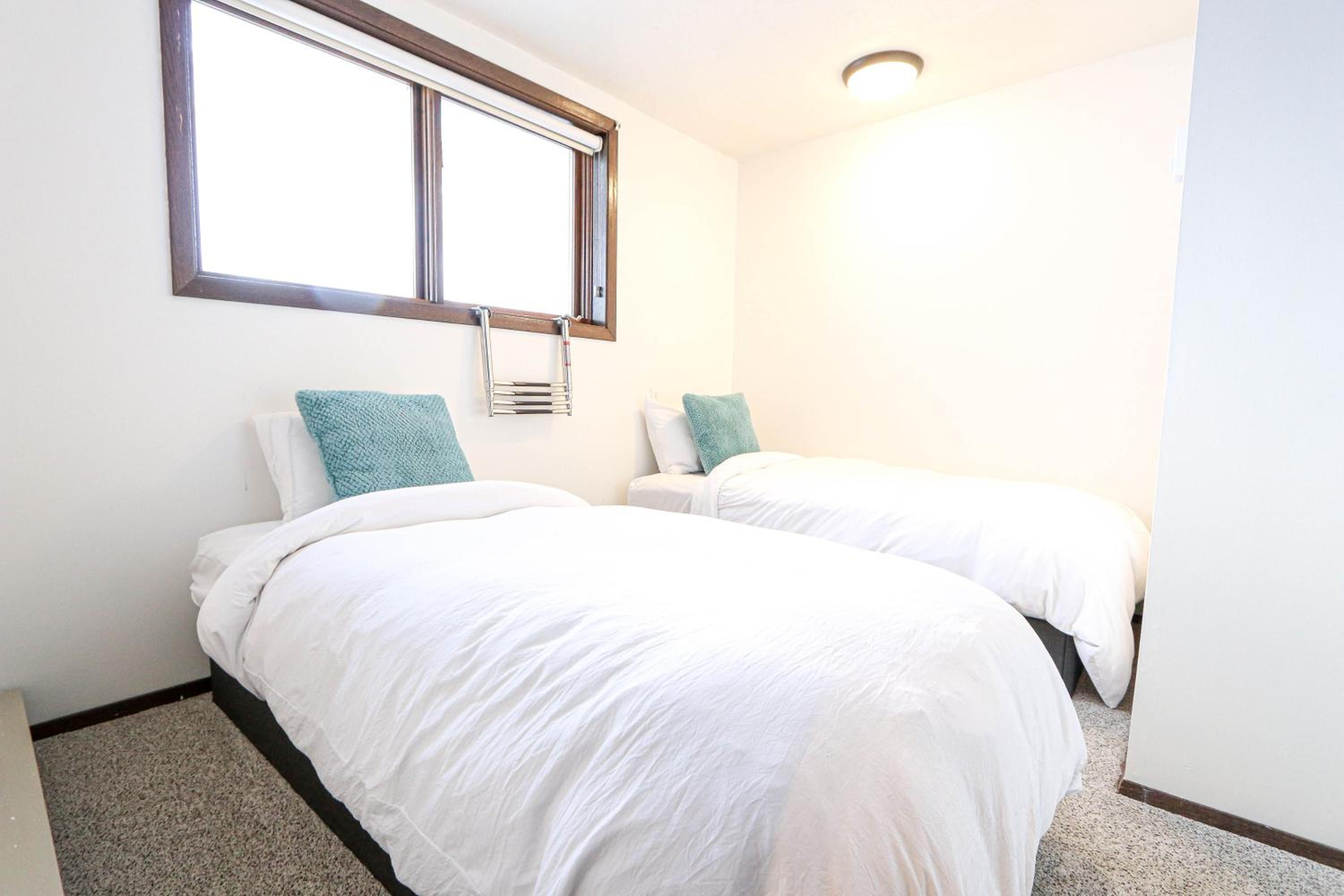 Four-Bedroom House - Photo 16
