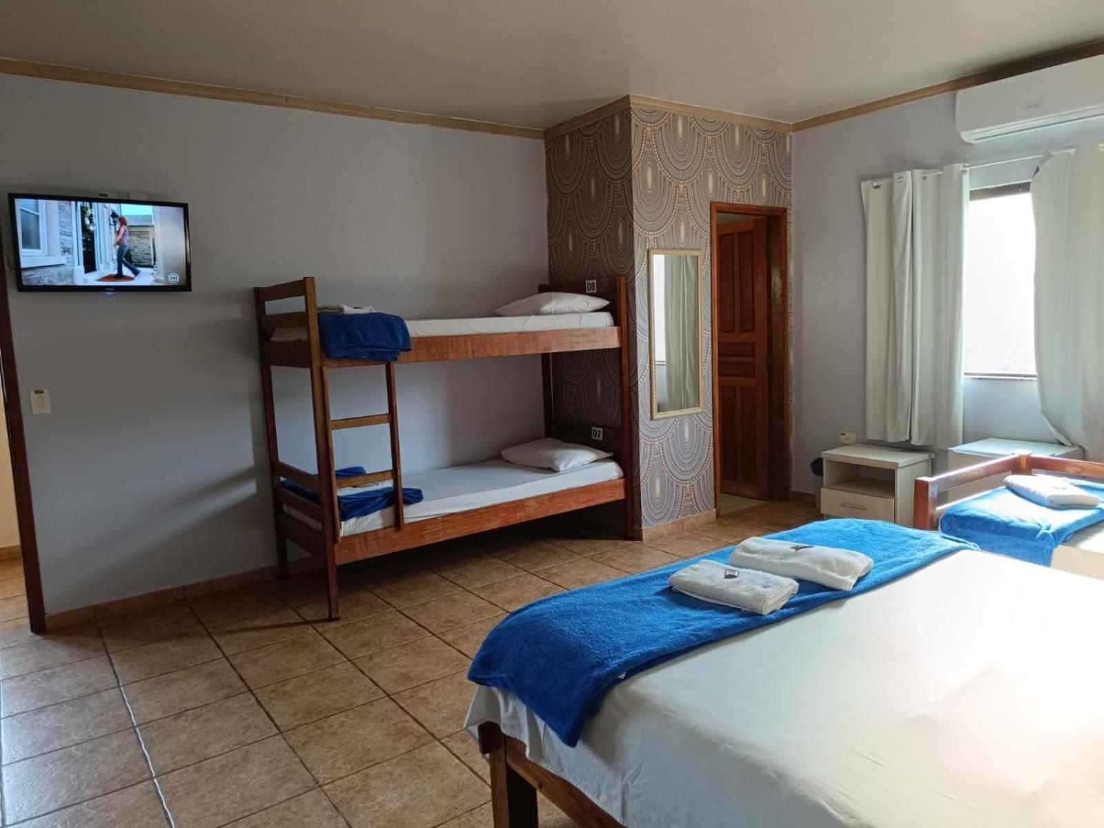 Family Room with Private Bathroom - Photo 4