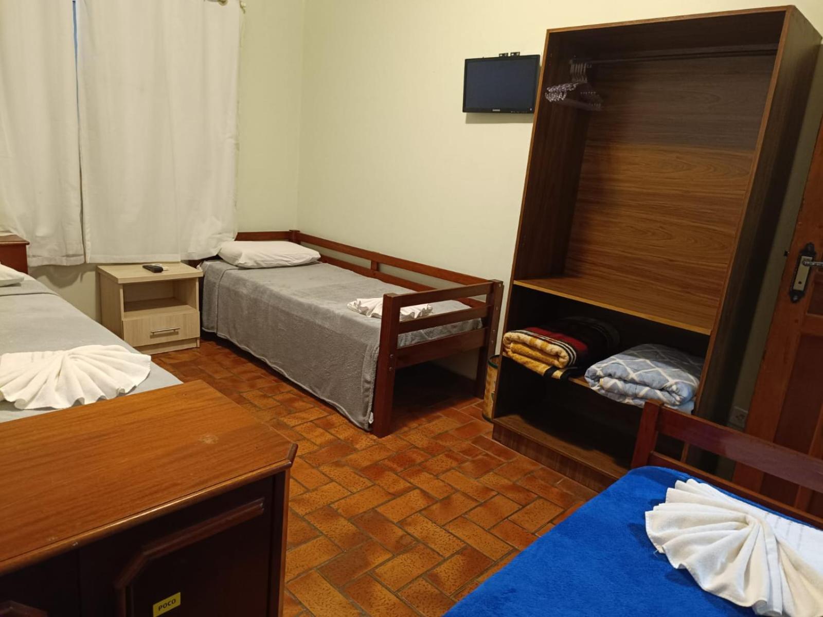 Deluxe Family Suite - Photo 4