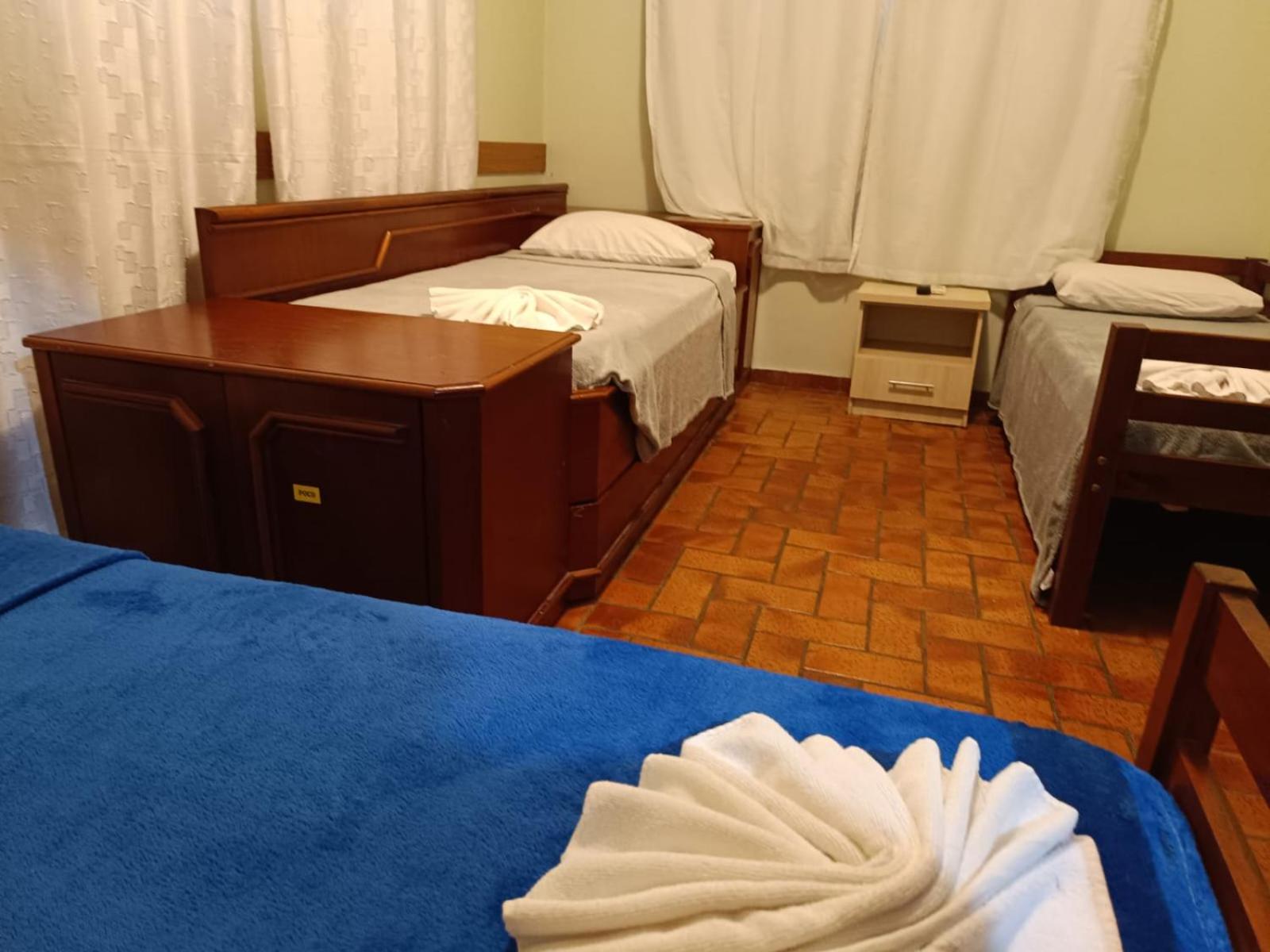 Deluxe Family Suite - Photo 14