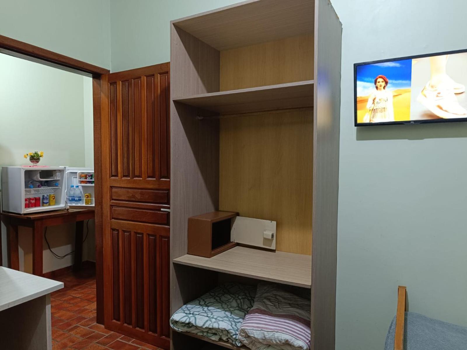 Deluxe Family Suite - Photo 13