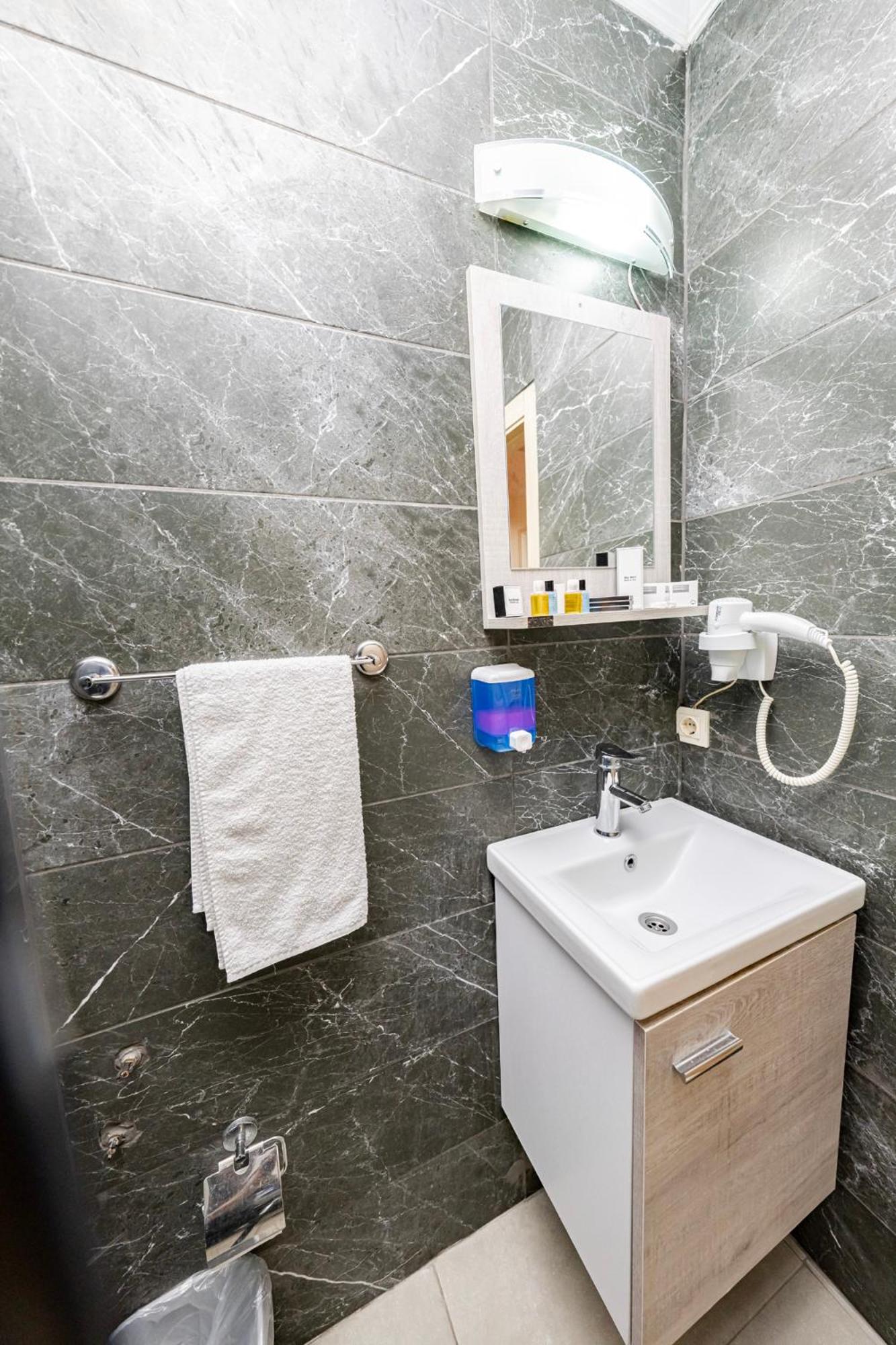 Single Room with Bathroom, photo 7