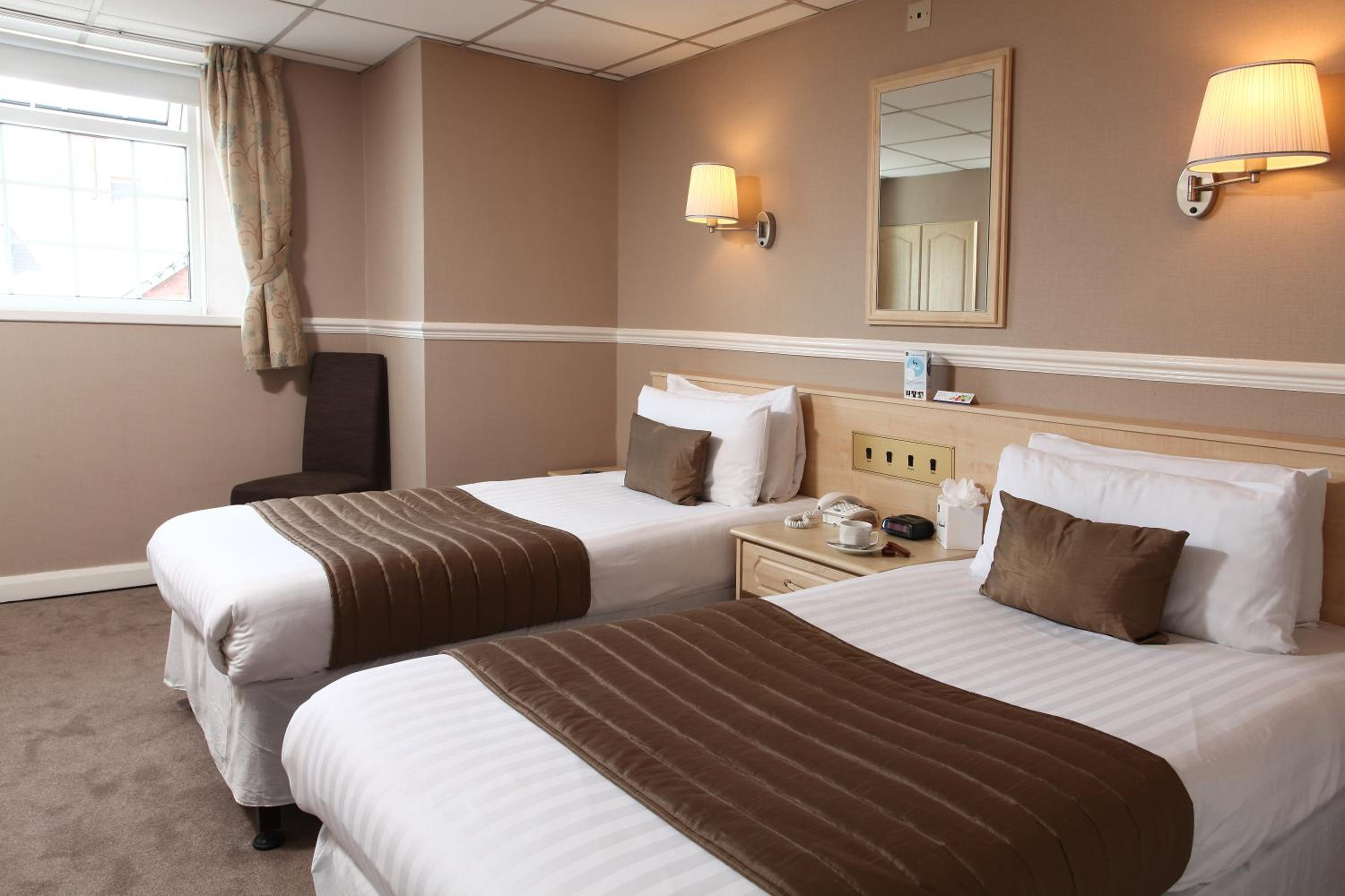 Standard Twin Room - Non-Smoking photo 2