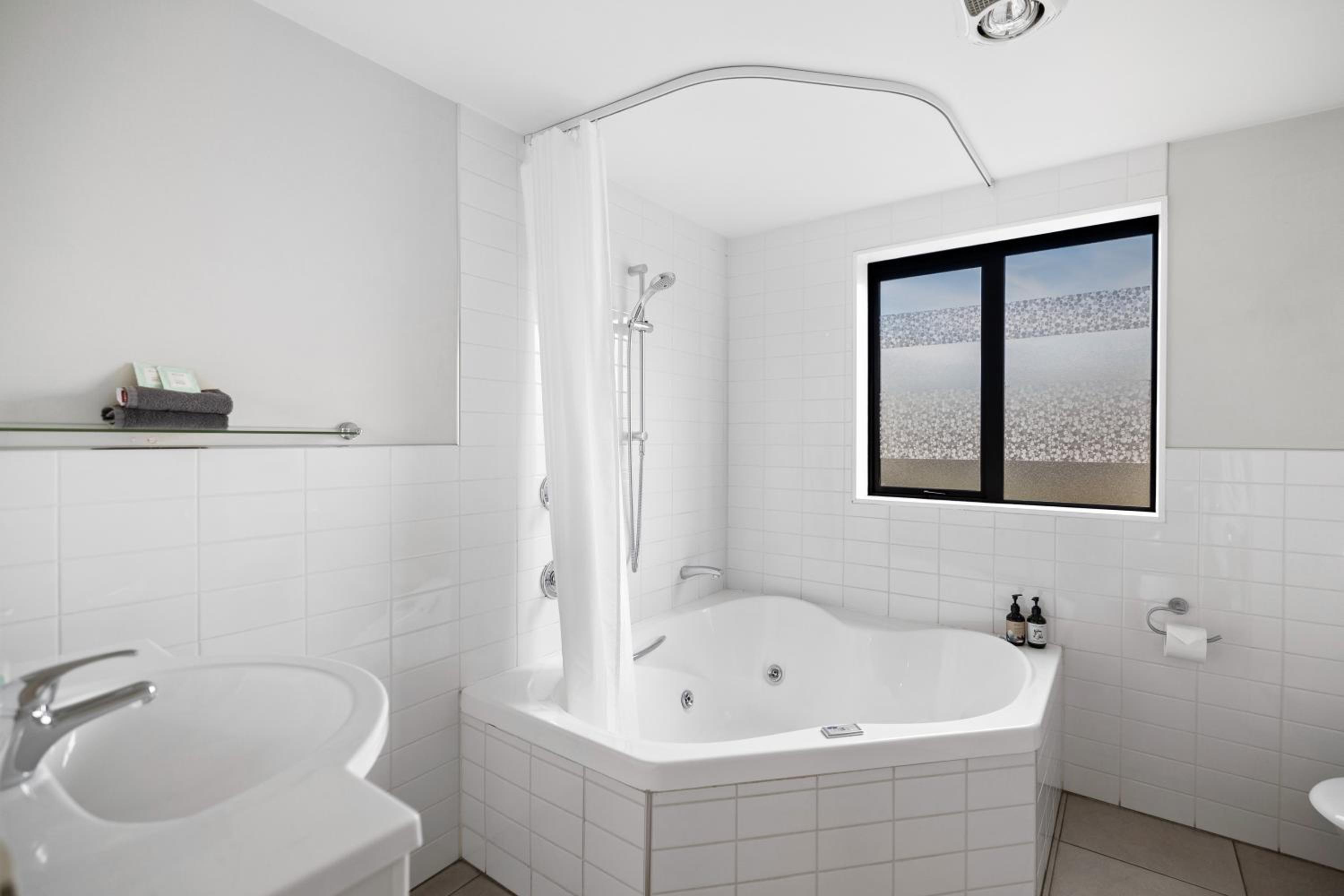 One-Bedroom Apartment with Spa Bath photo 3