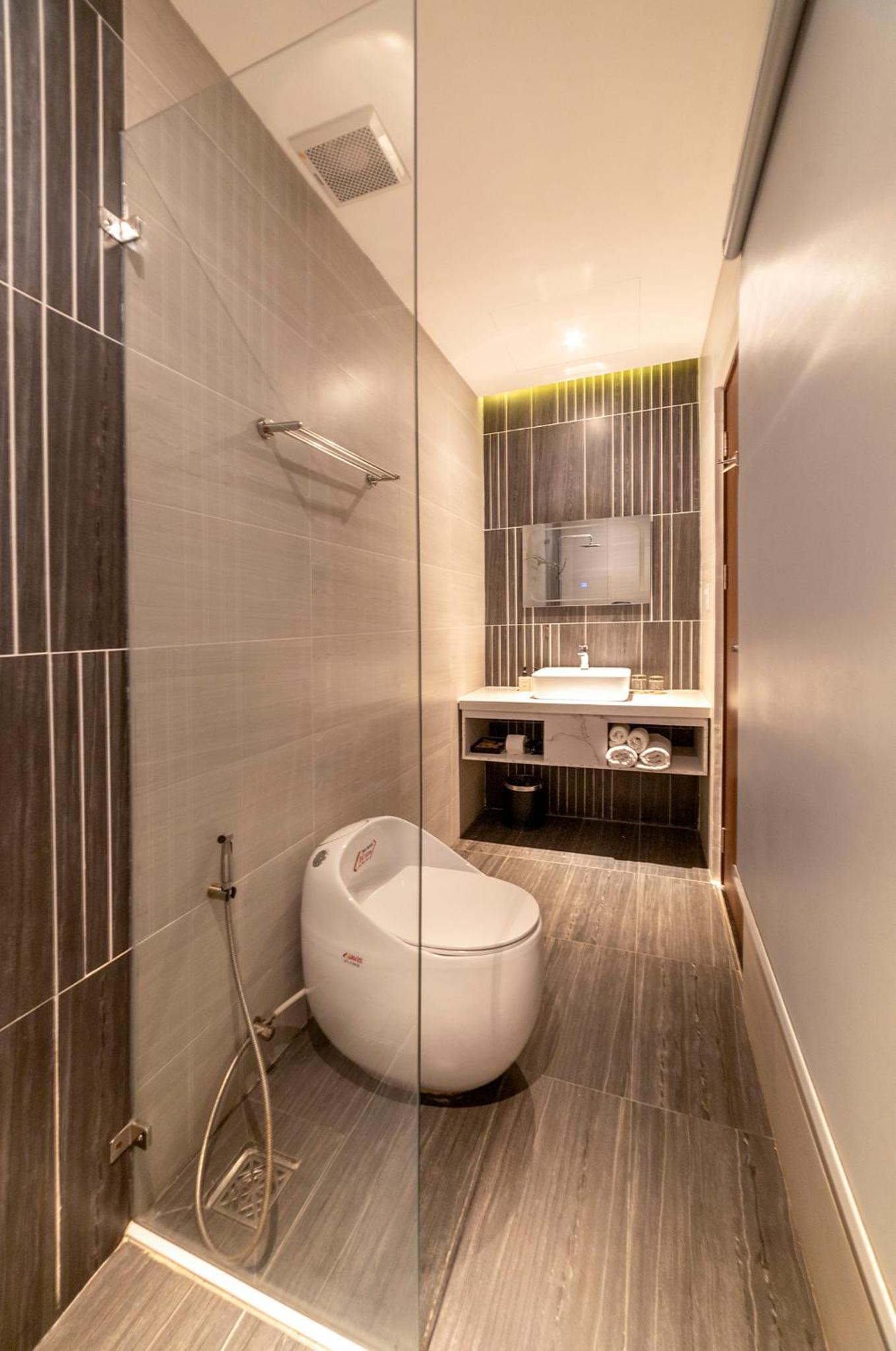 Premier Double Room with City View - Photo 5